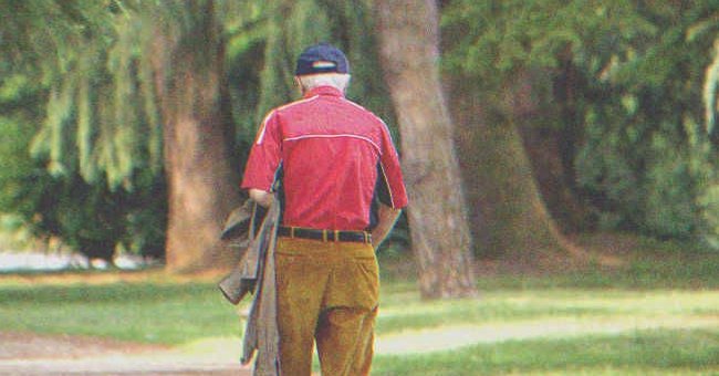 An old man walking | Source: Shutterstock