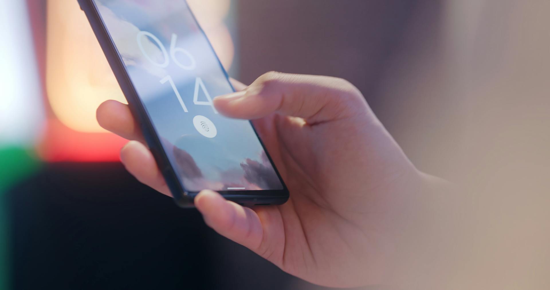 A woman holding a cell phone | Source: Pexels