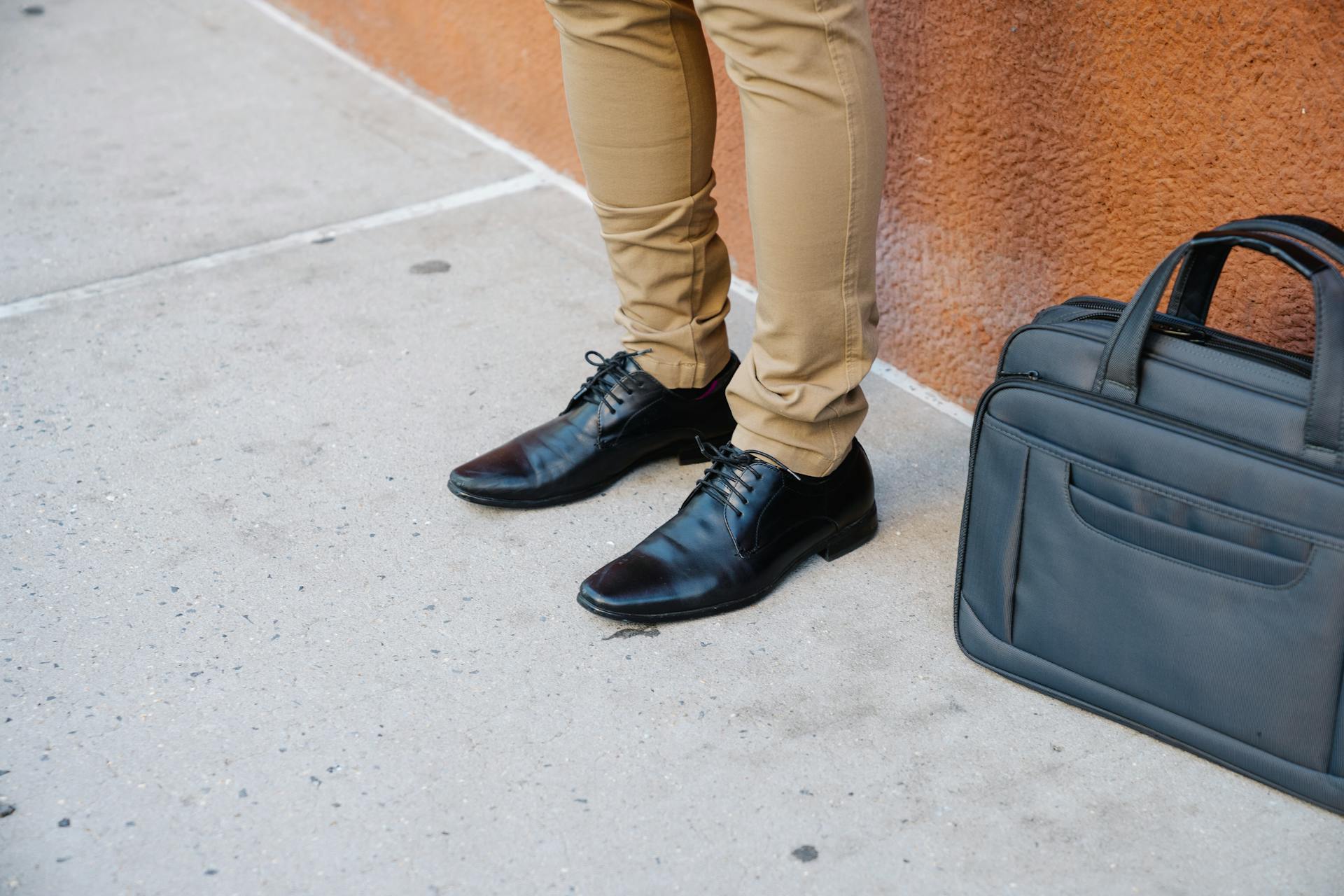 A man wearing leather shoes | Source: Pexels