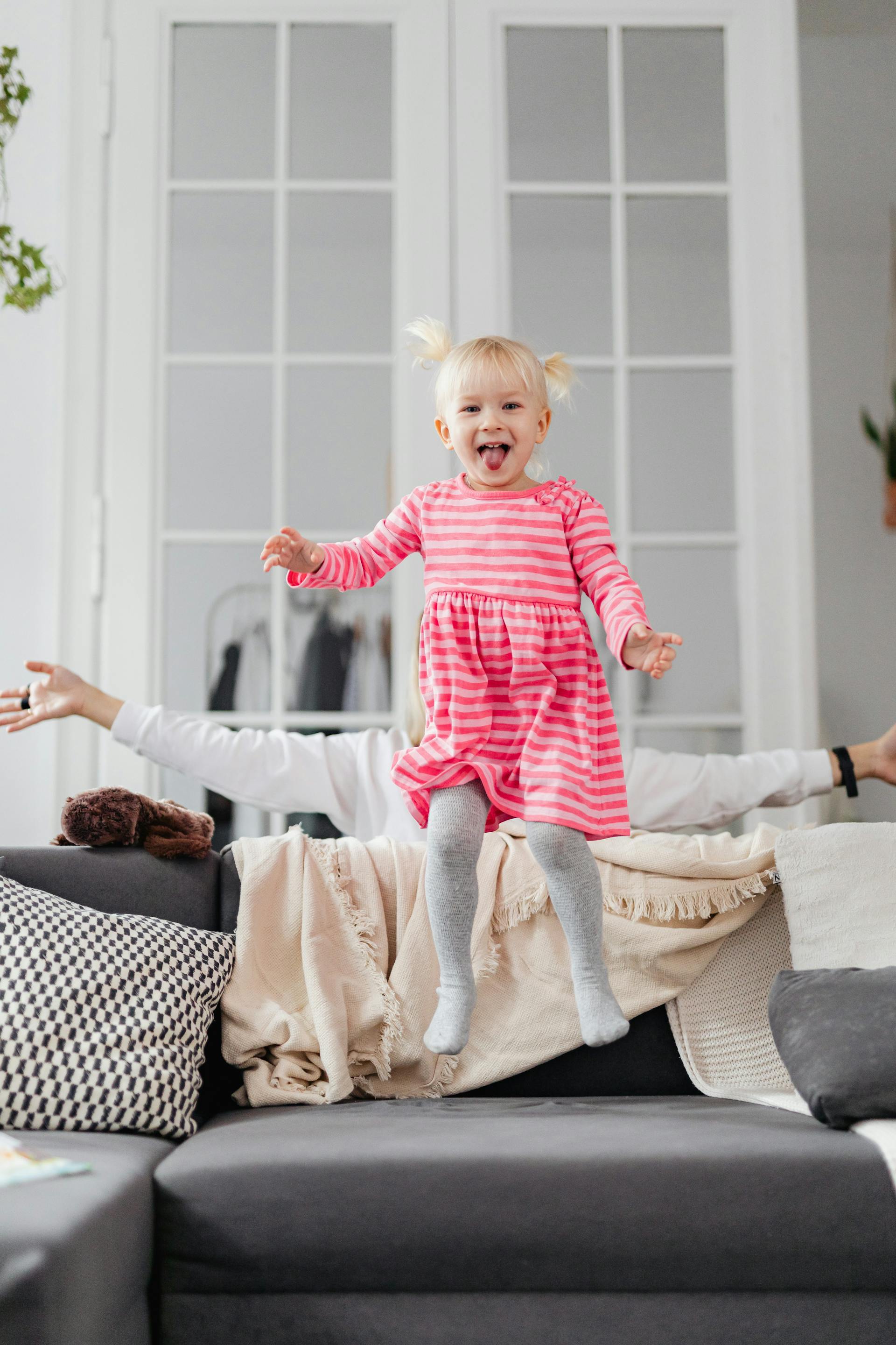 A little girl jumping on a couch | Source: Pexels