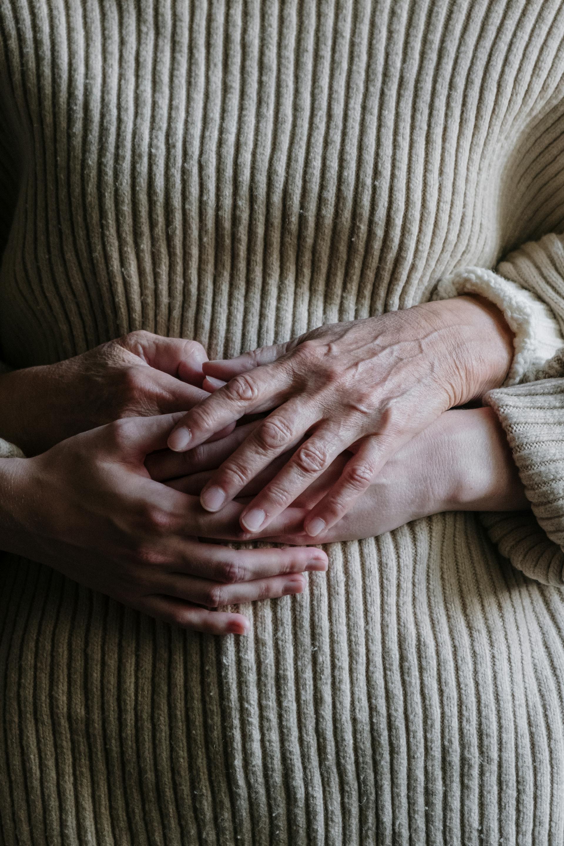 A close-up shot of a mother and daughter holding hands | Source: Pexels
