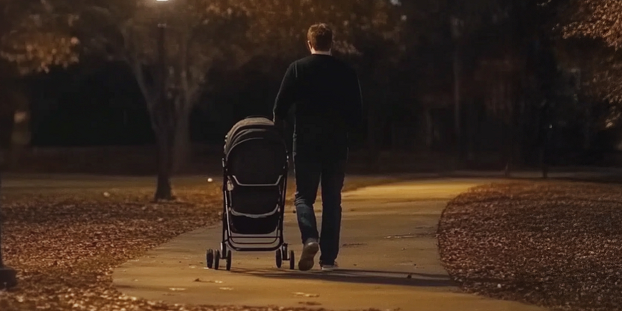 A man with a baby stroller | Source: AmoMama