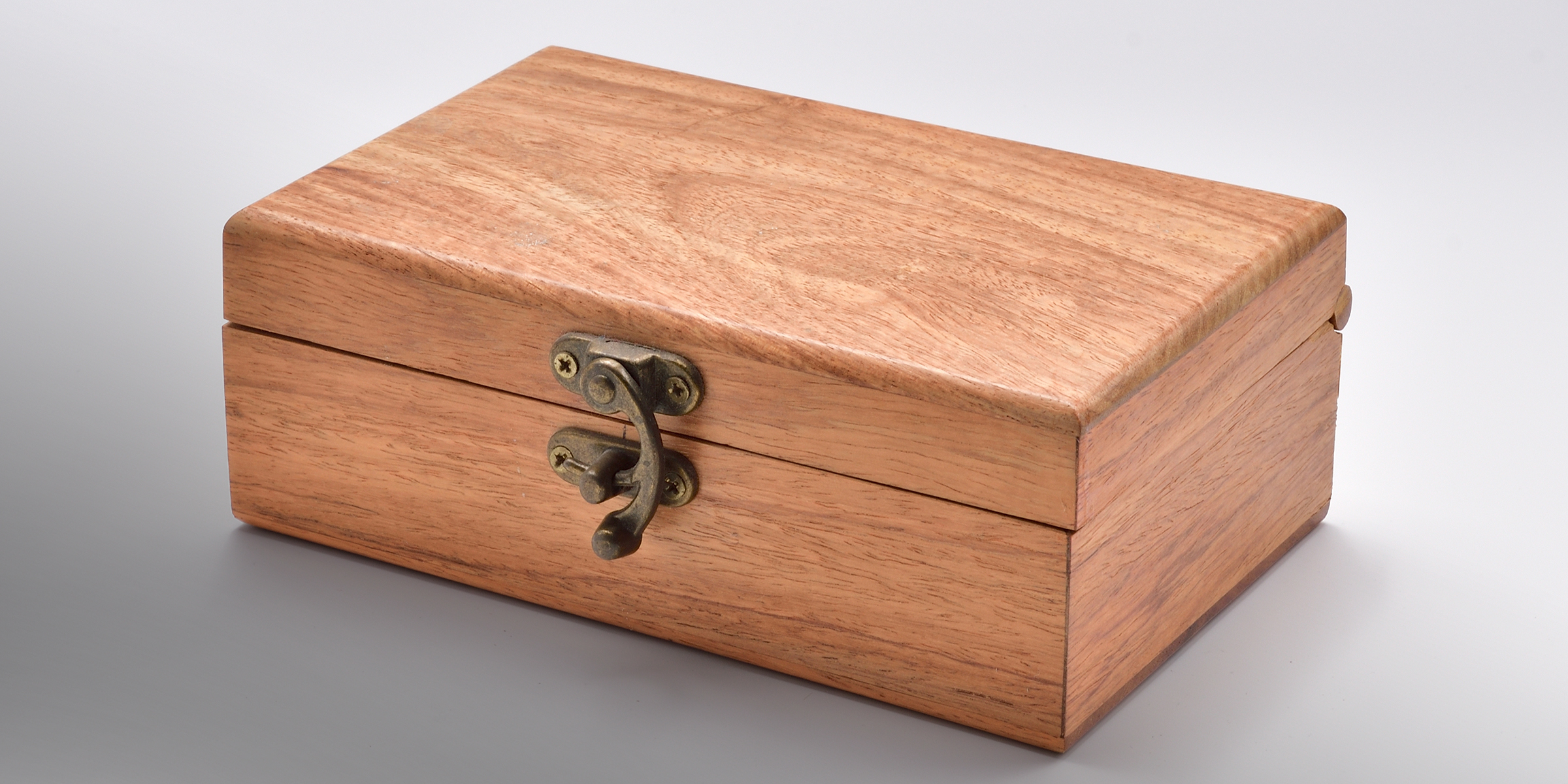A wooden box | Source: Shutterstock