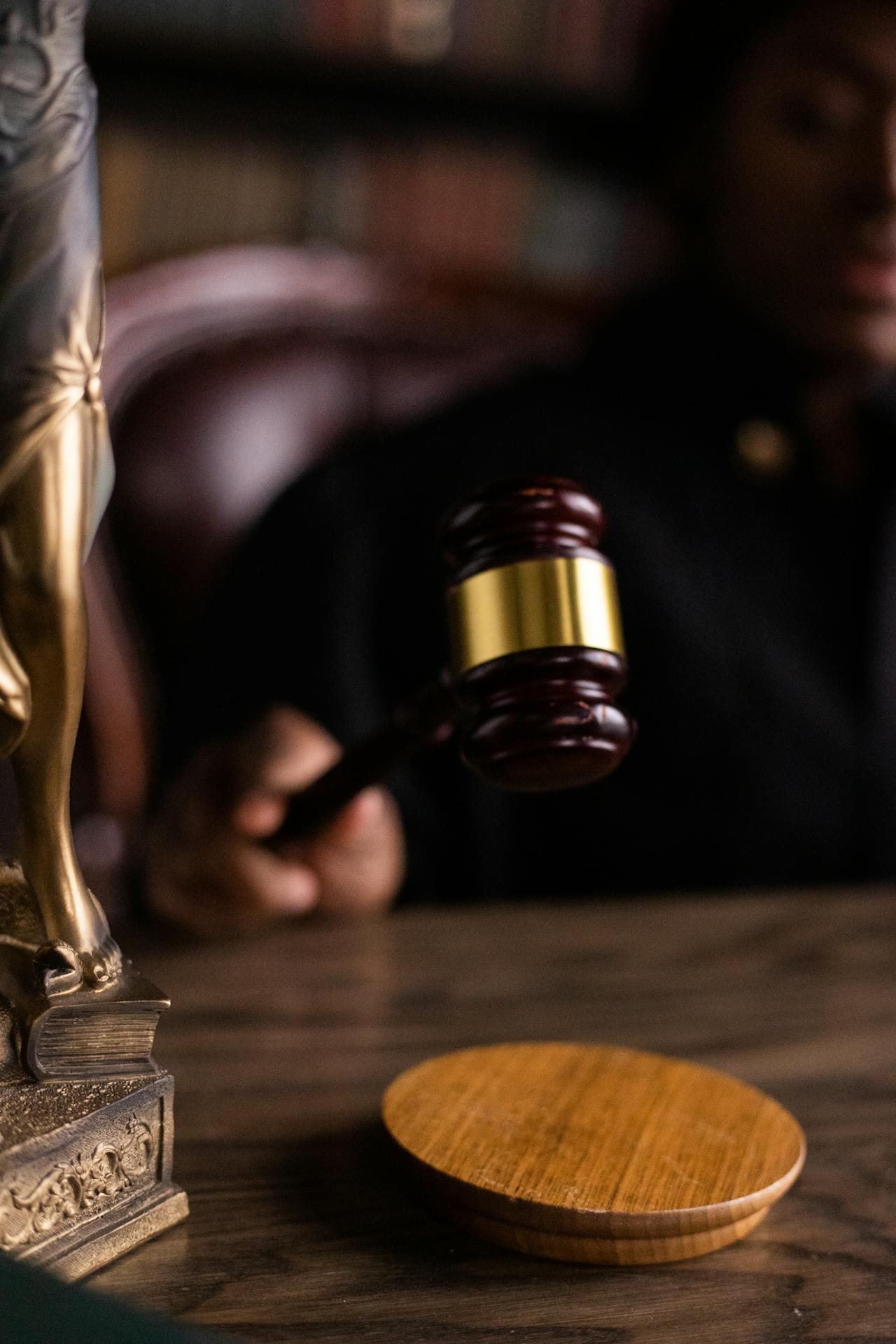 A judge holding a wooden gavel | Source: Pexels