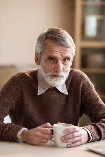 An elderly man drinking coffee | Source: Freepik