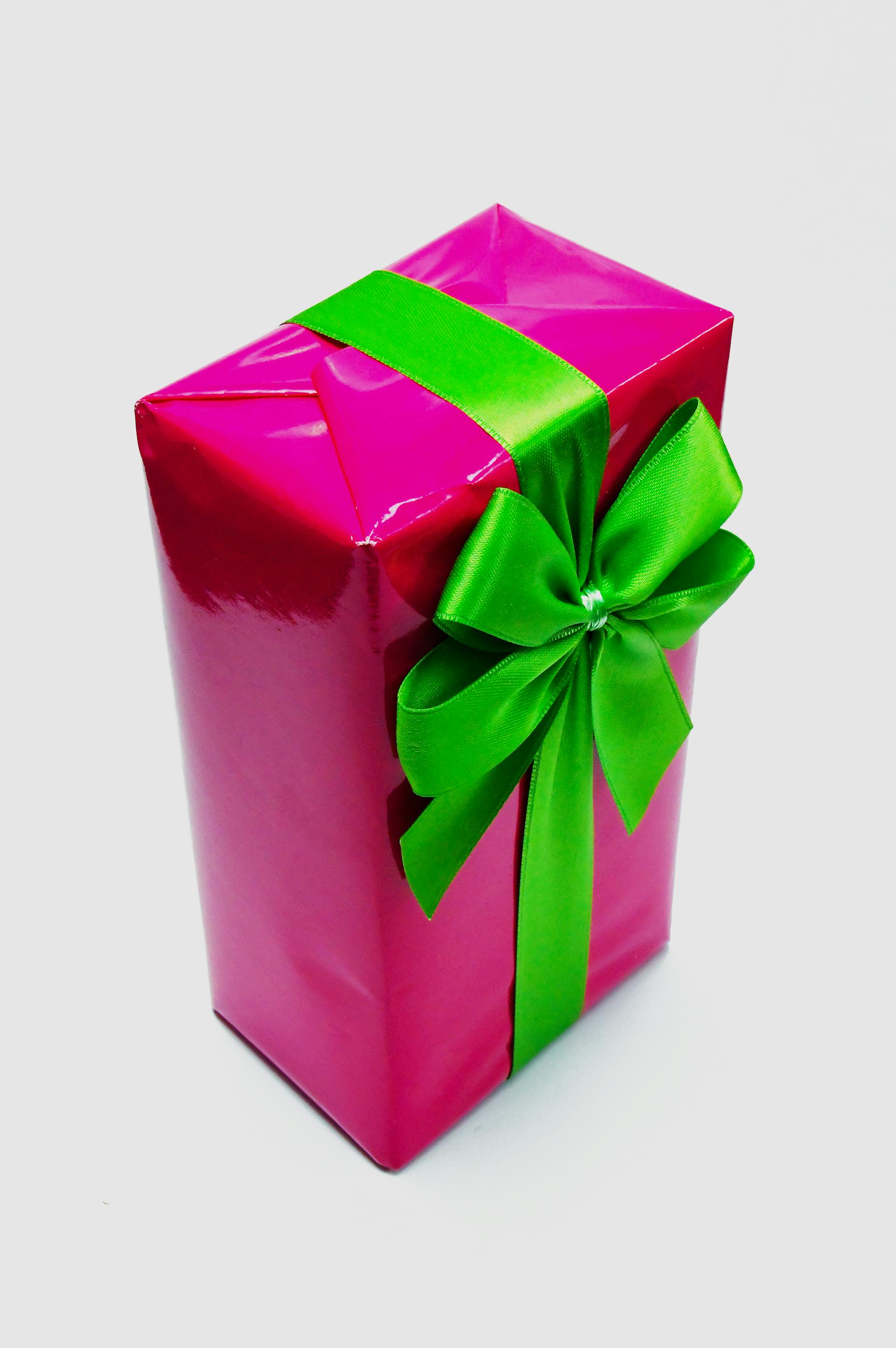 A gift decorated with a ribbon | Source: Pexels
