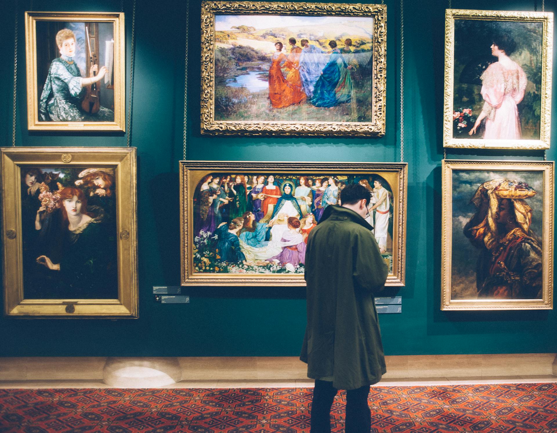 A man in an art gallery | Source: Pexels