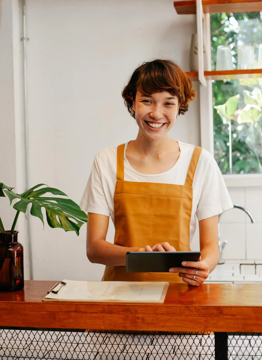 A smiling barista in a cafe | Source: Pexels