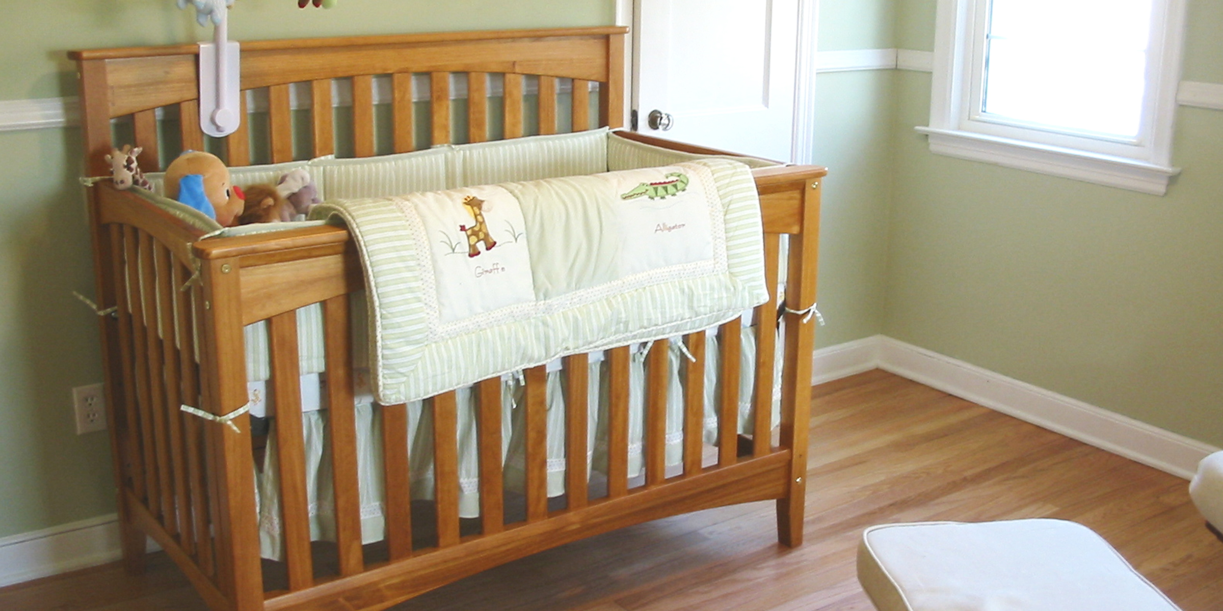 A baby crib in a nursery | Source: Flickr / mclii/CC BY-SA 2.0