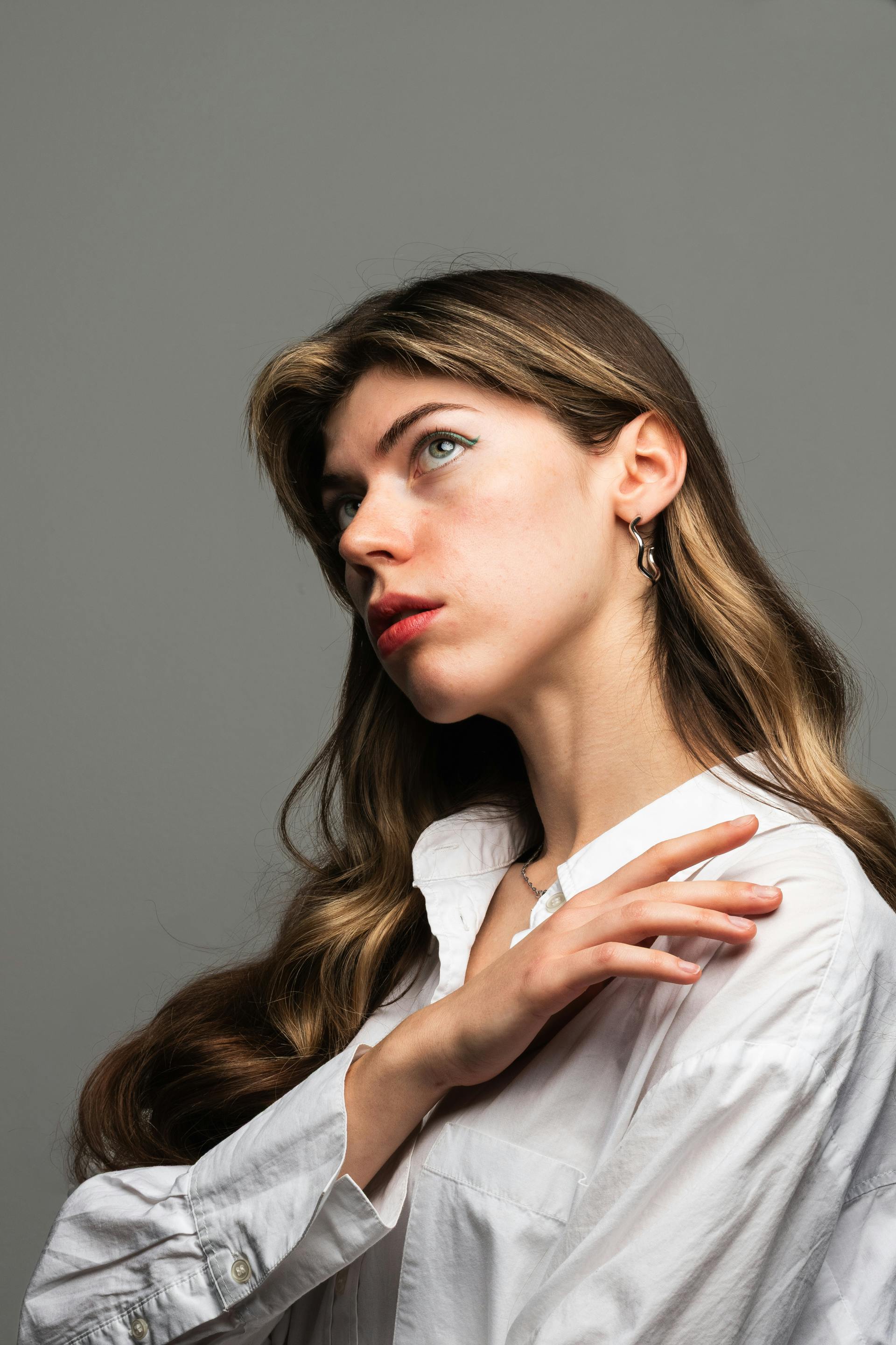 A woman deep in thought | Source: Pexels