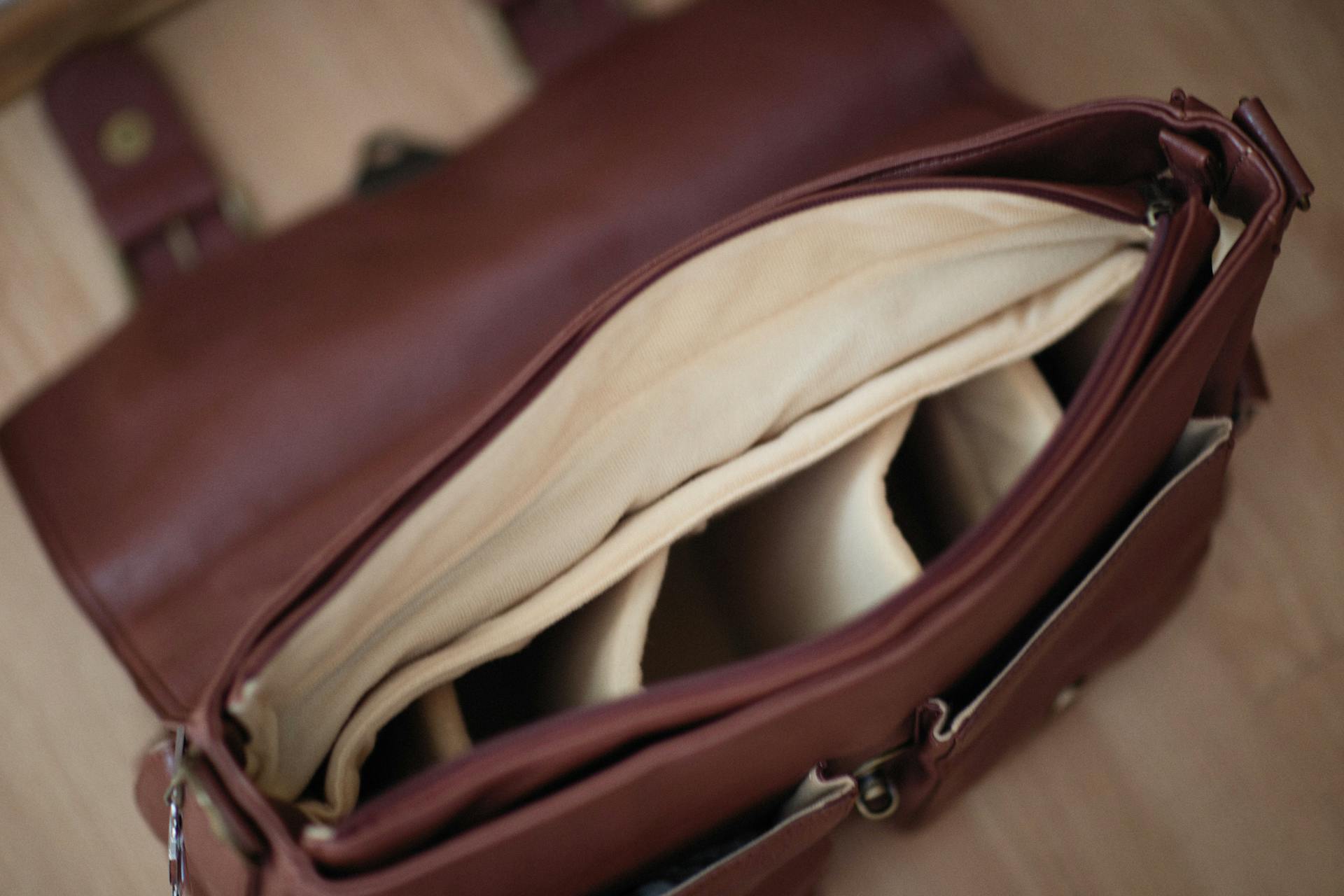 An open bag | Source: Pexels