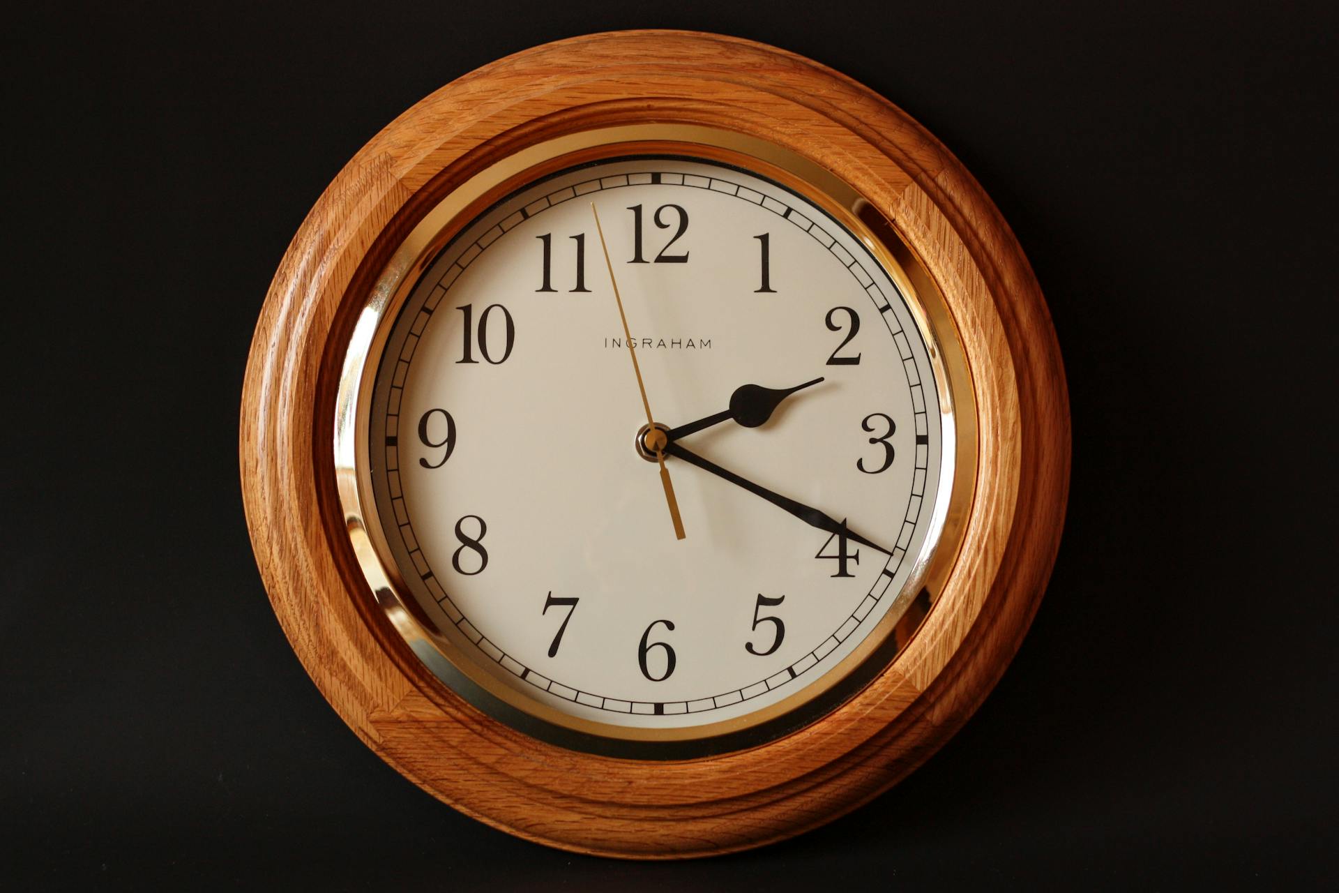 A clock | Source: Pexels