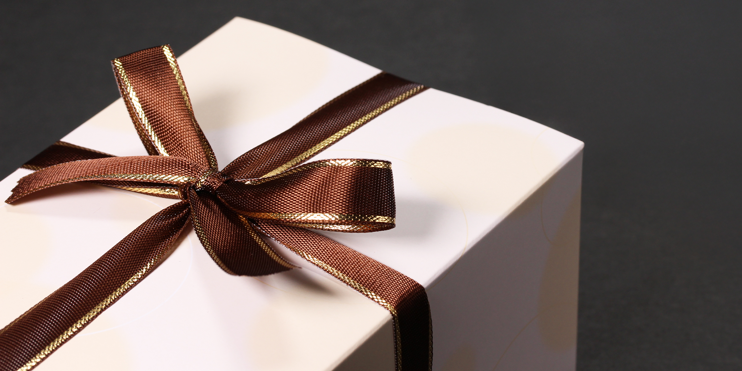 A gift box | Source: Shutterstock