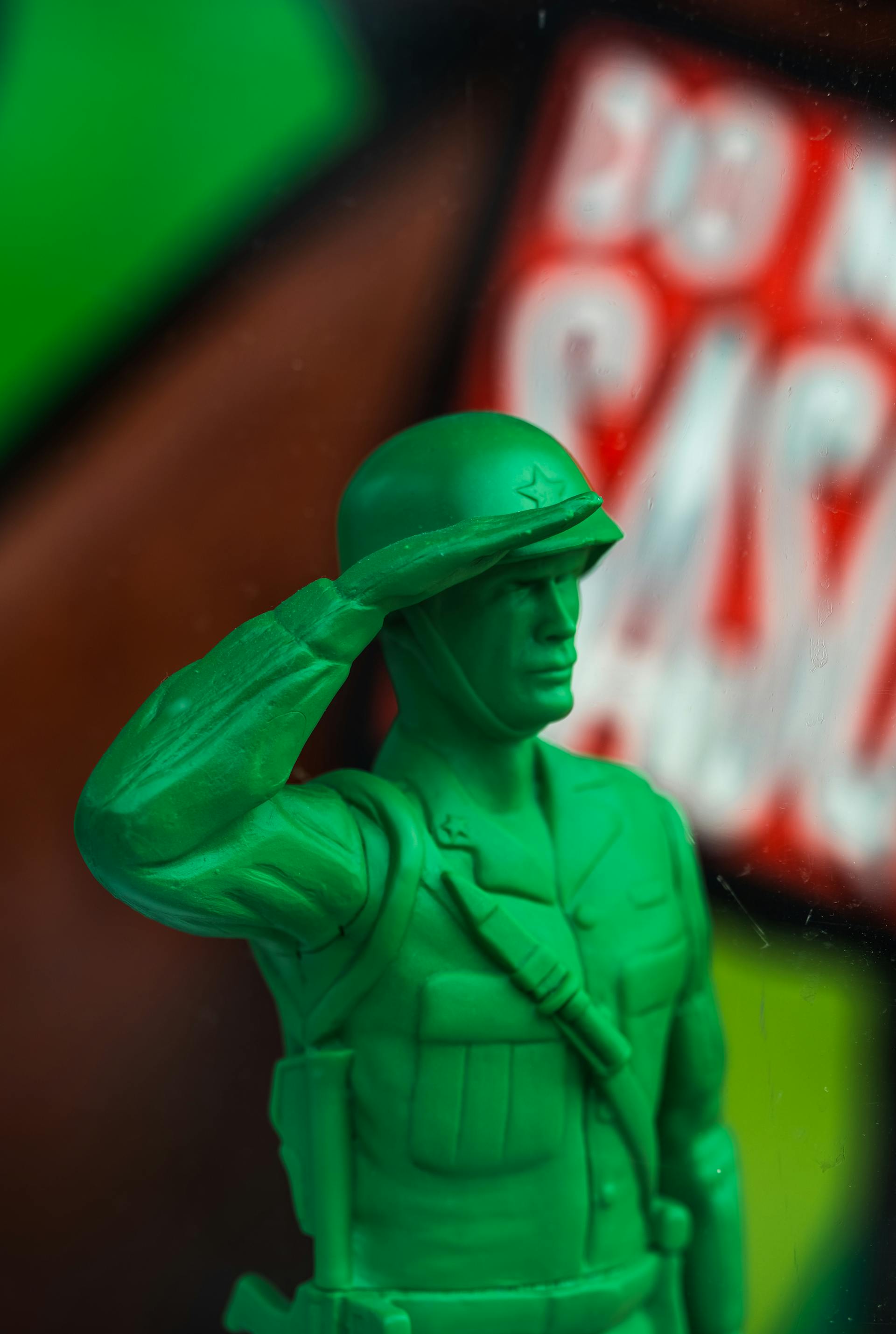 A green plastic toy soldier | Source: Pexels