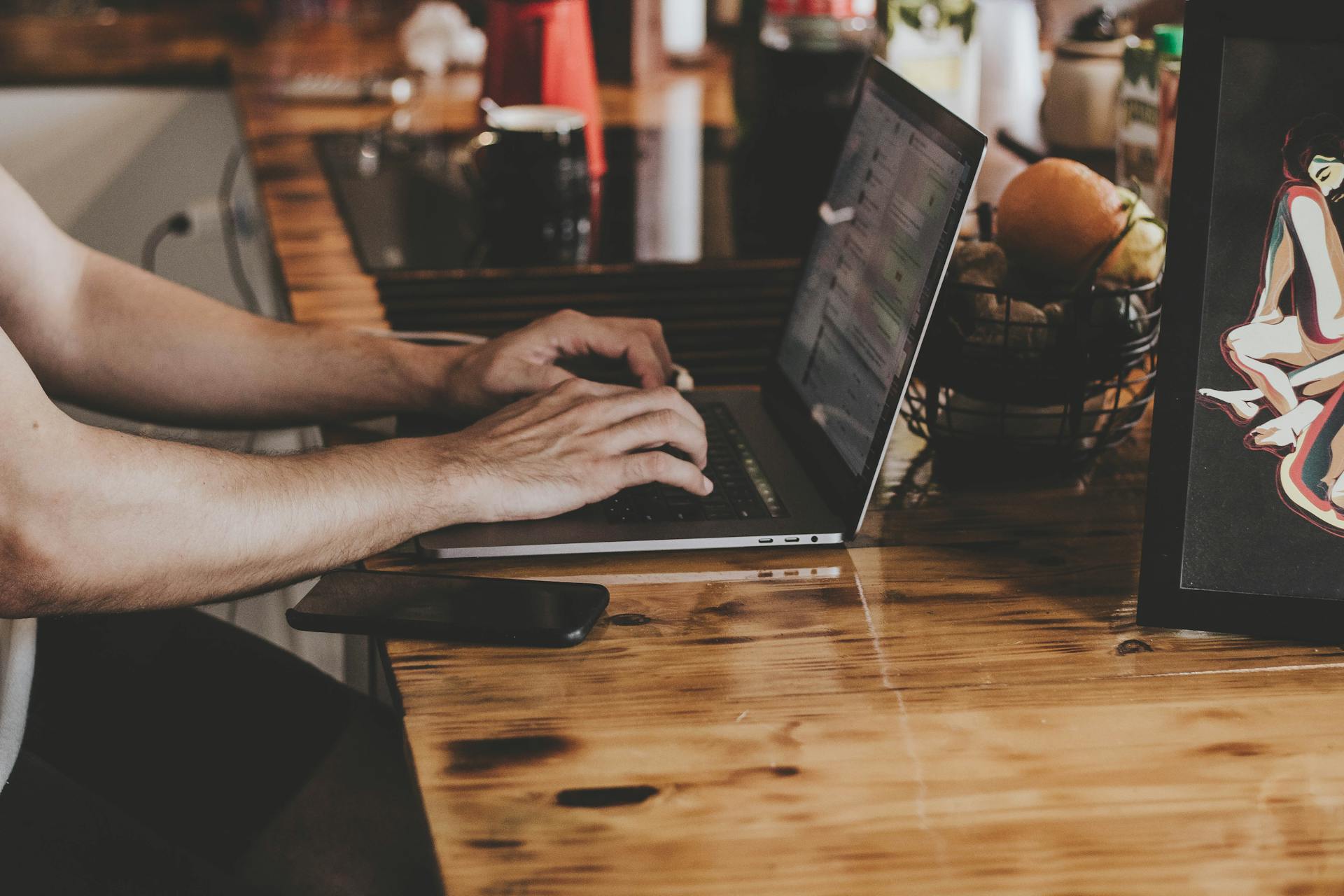 A man working in an office | Source: Pexels