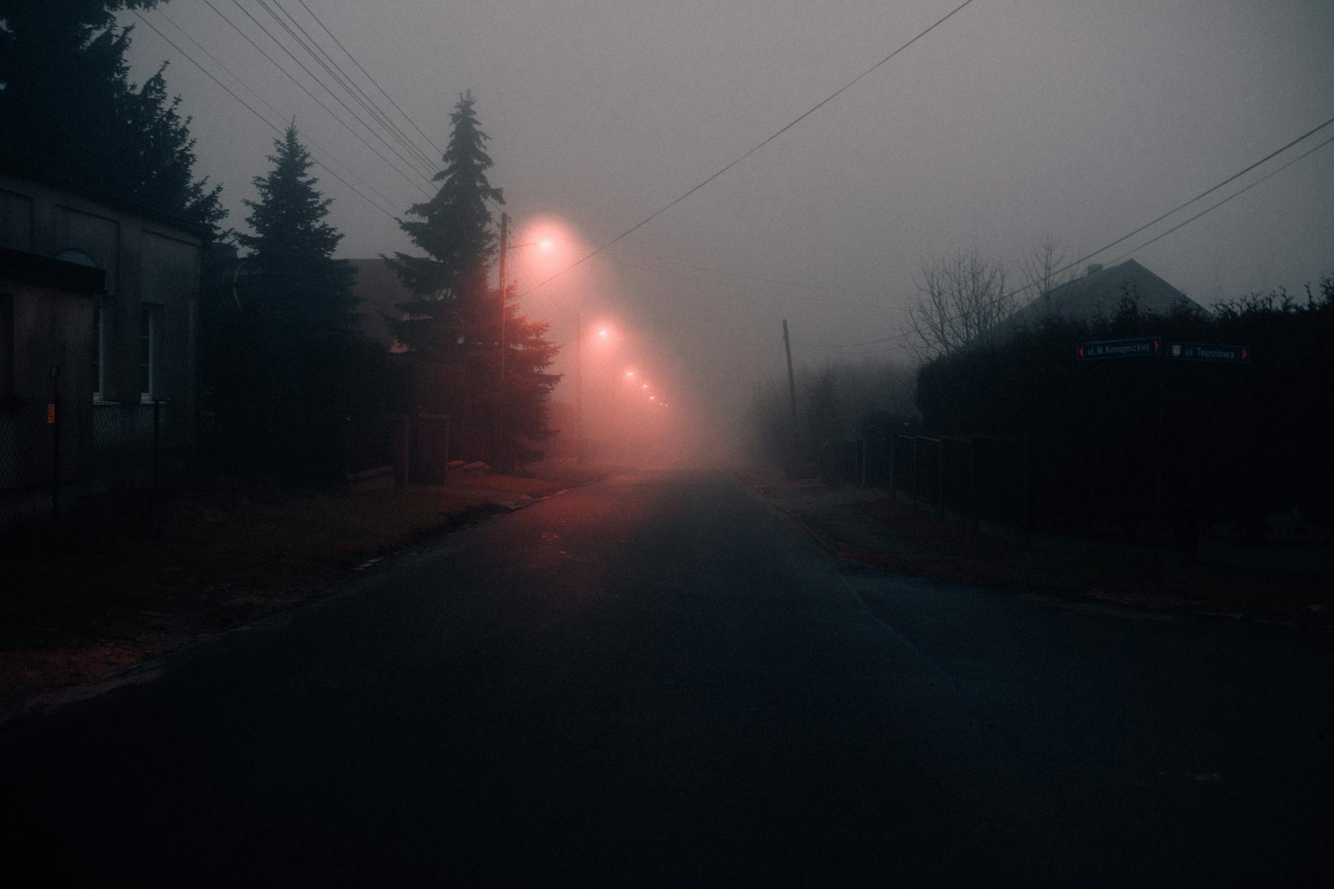 A street at night | Source: Pexels