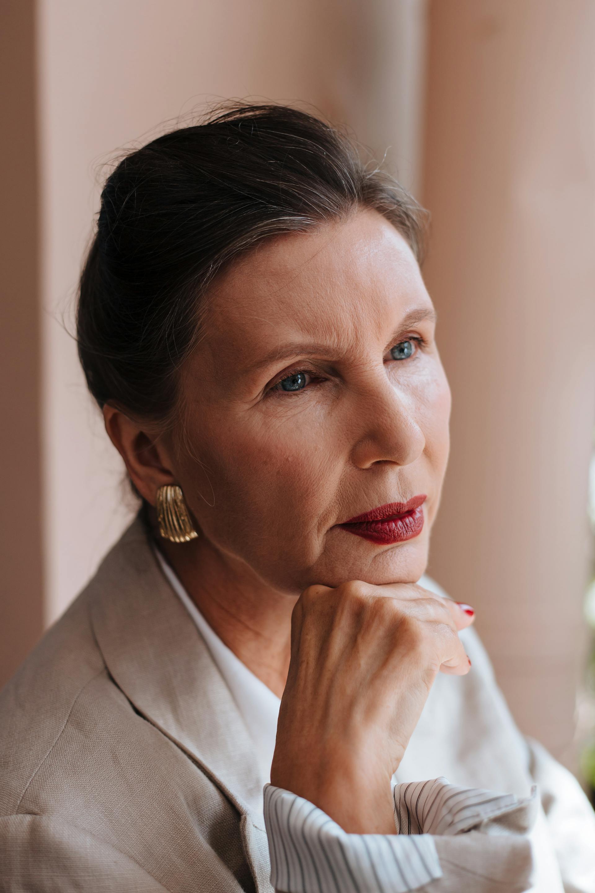 A woman with a stern expression | Source: Pexels