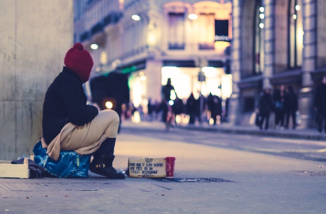 Encontré a una mujer sin hogar que se parecía a mi madre. | Fuente: Unsplash