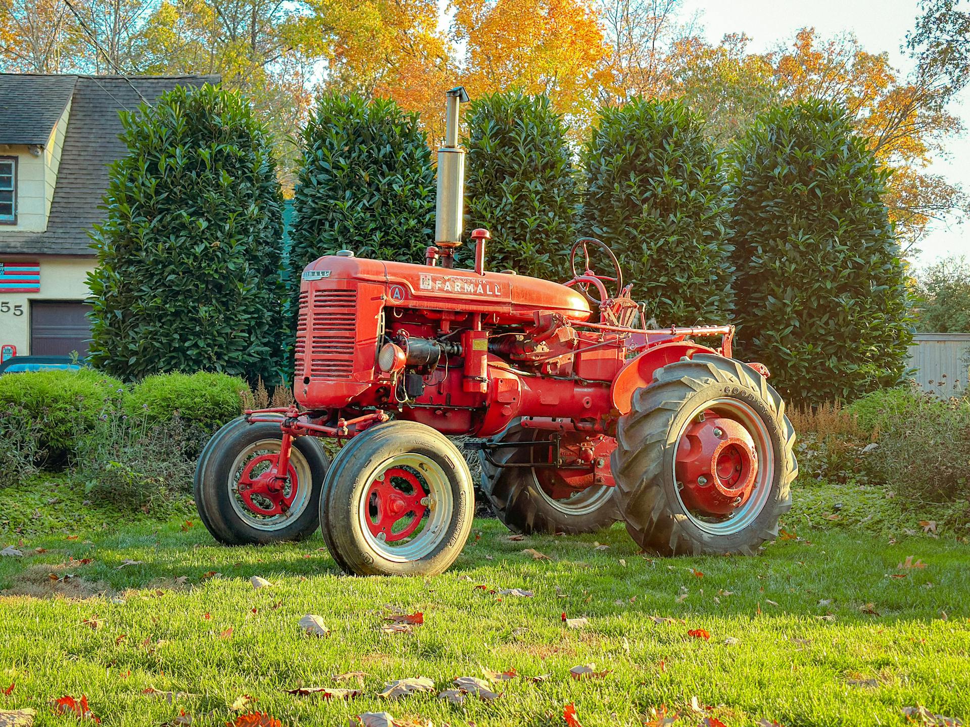 A garden tractor | Source: Pexels