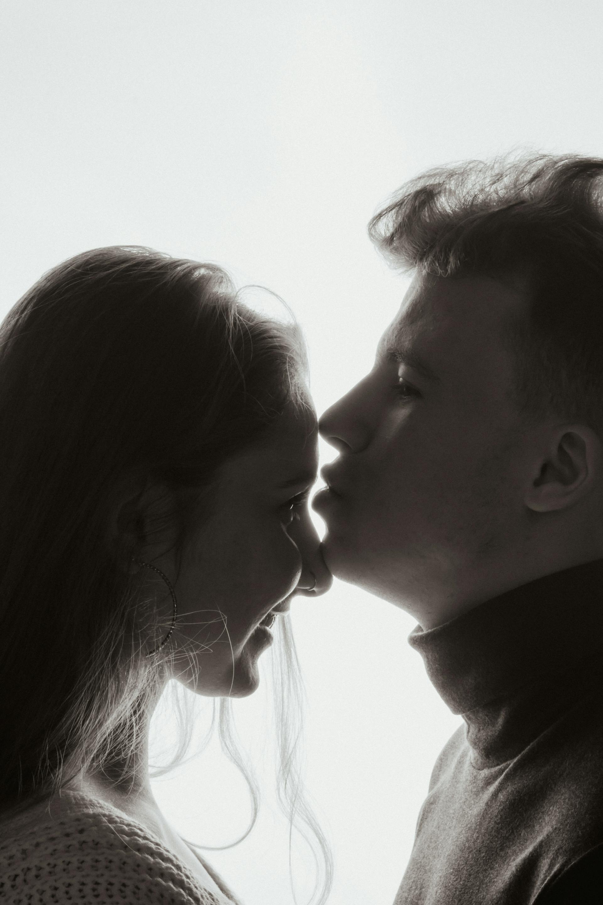 A man kissing a woman on her head | Source: Pexels