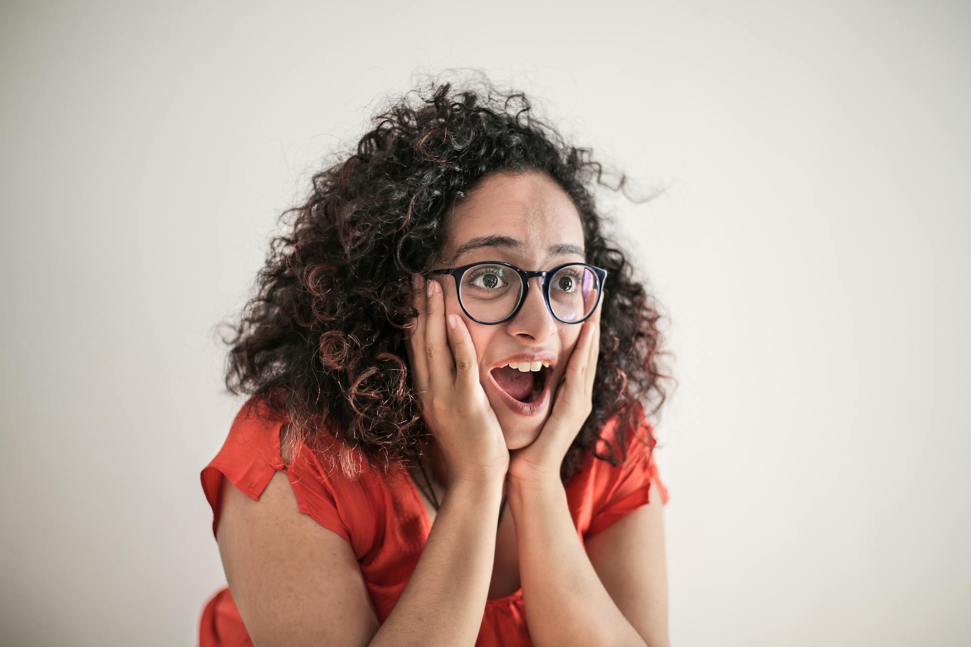 A woman reacts in surprise | Source: Pexels
