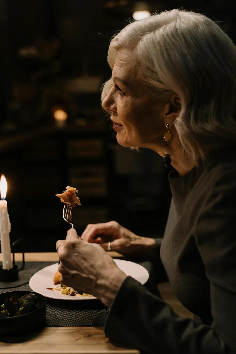 A smiling elderly woman in a restaurant | Source: Pexels