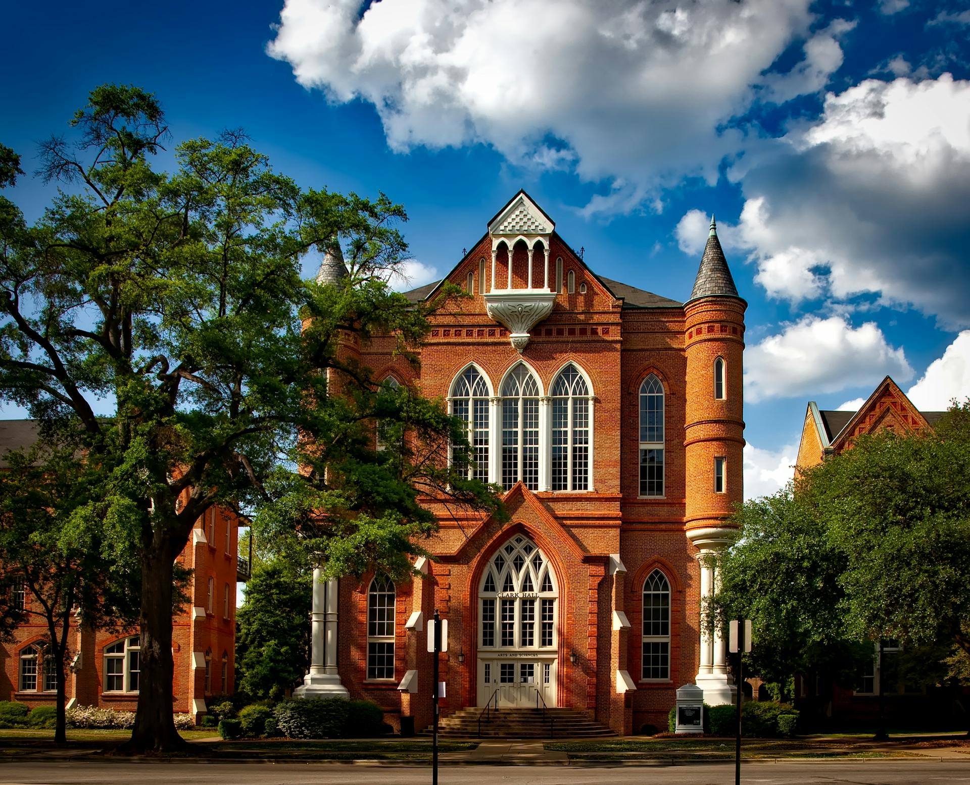 A grand old building | Source: Pexels