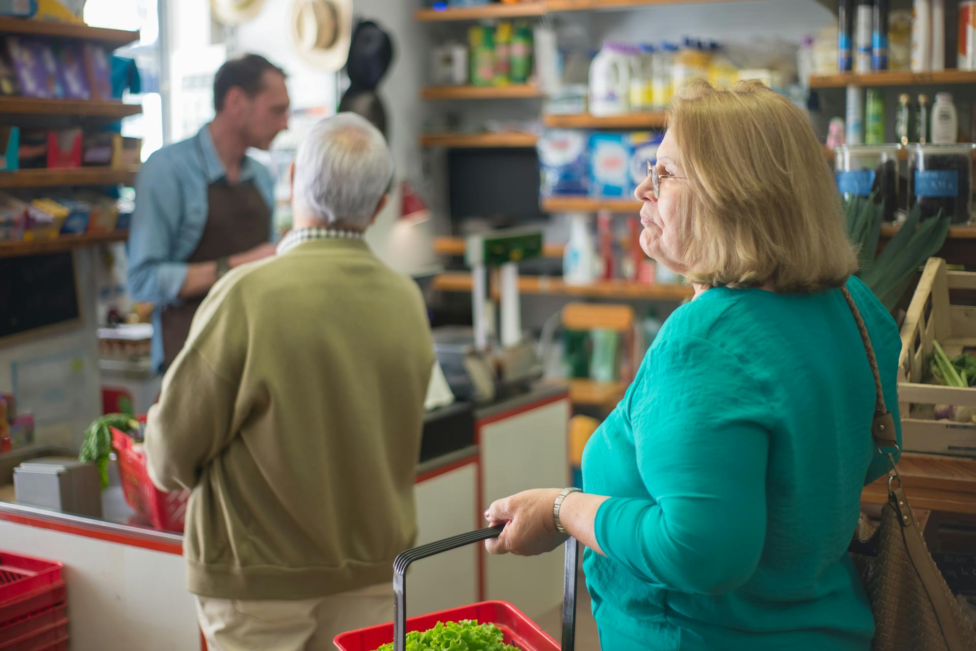 People in a grocery store | Source: Pexels