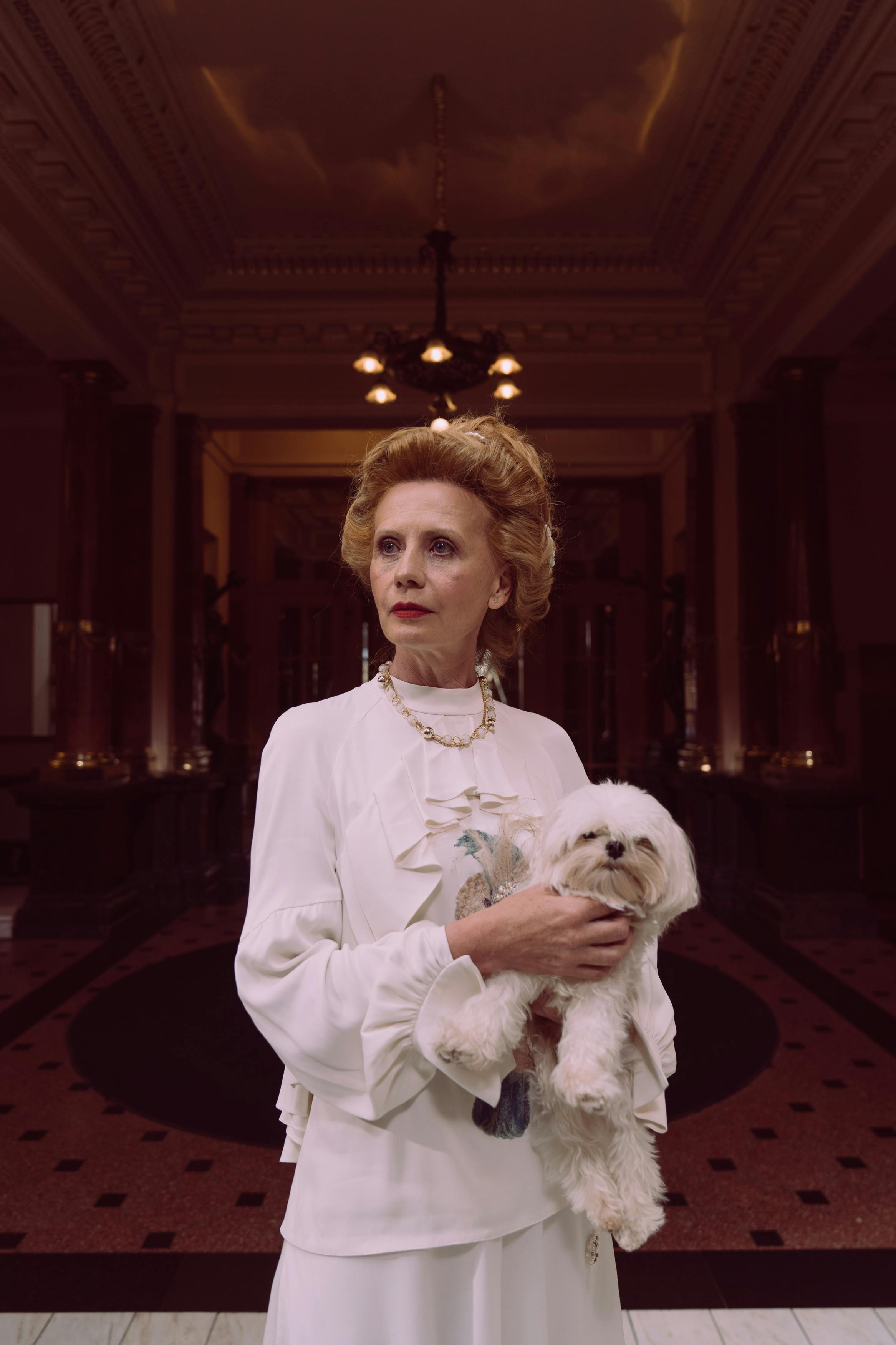 A rich woman holding a dog | Source: Pexels