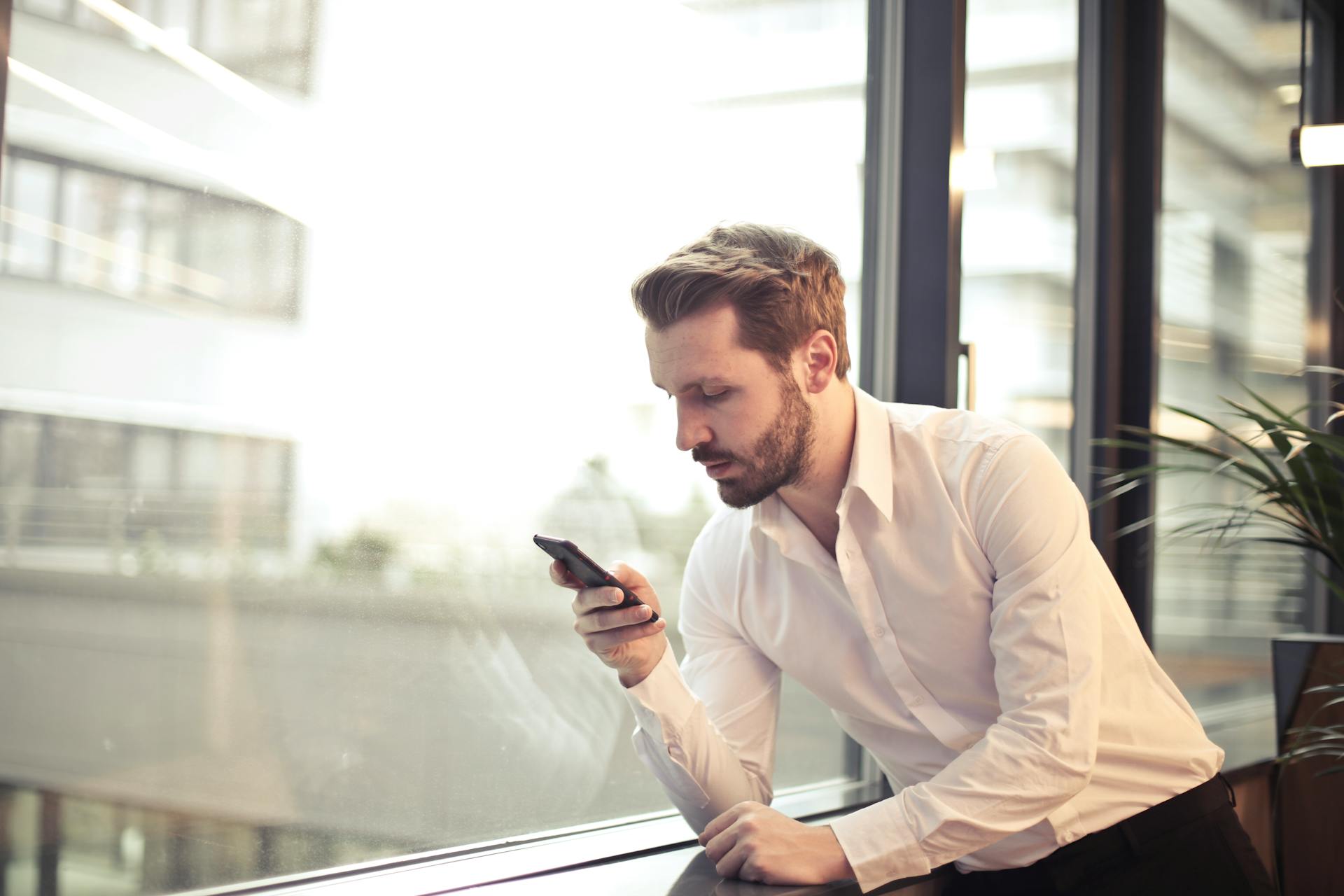 A man using his phone | Source: Pexels
