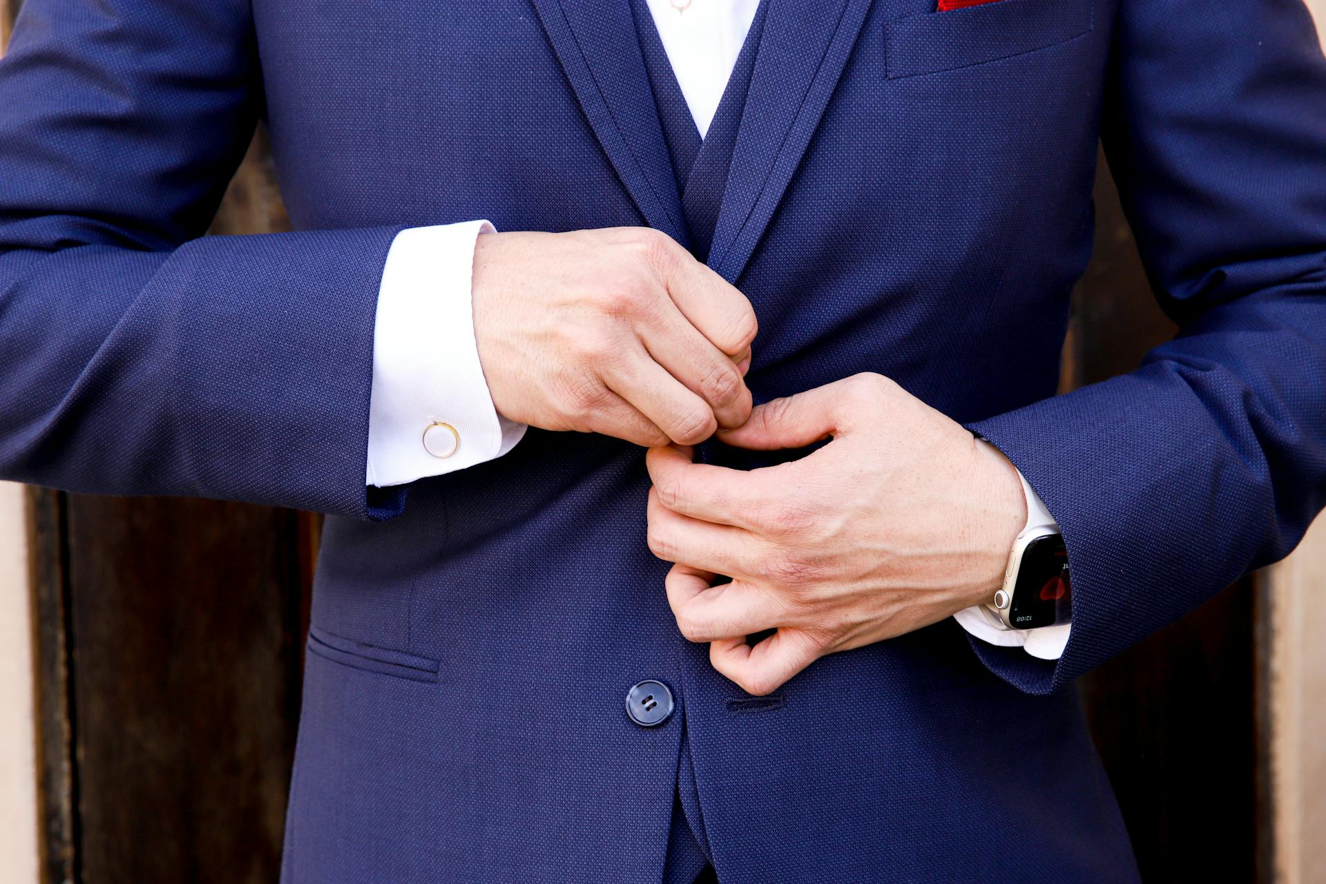 A man in a blue suit | Source: Pexels