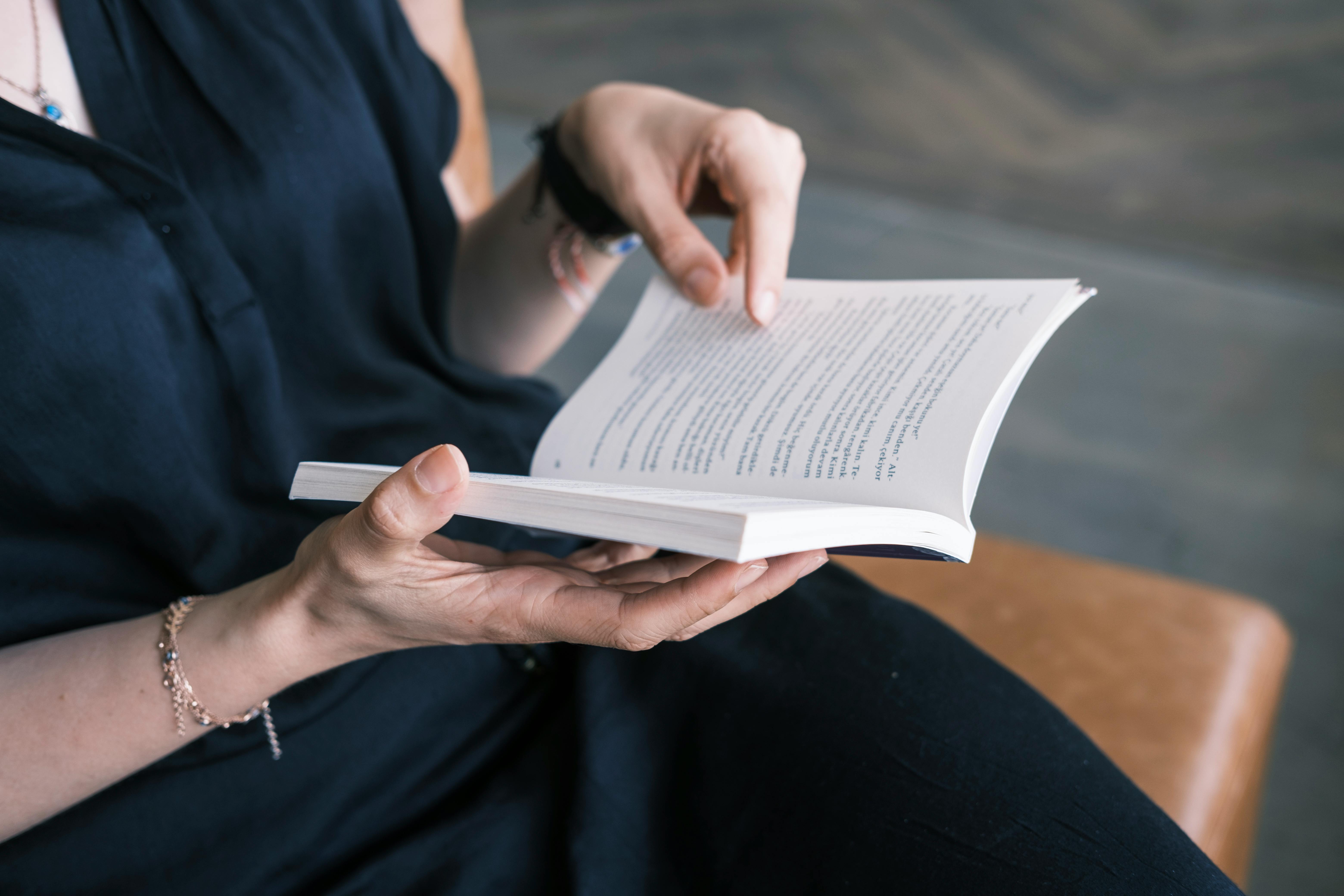 A woman reading a book | Source: Pexels