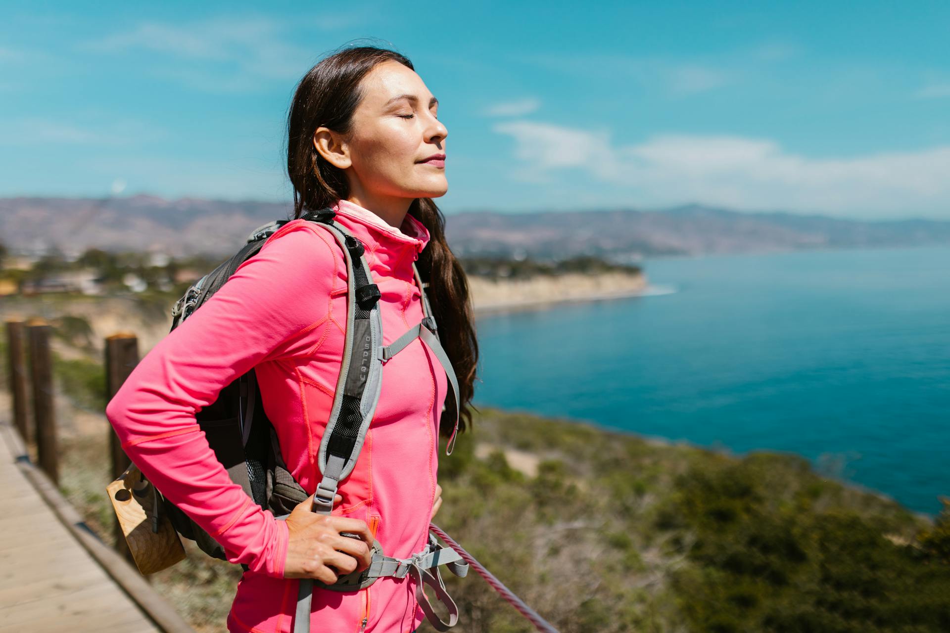 A woman enjoying a hike | Source: Pexels