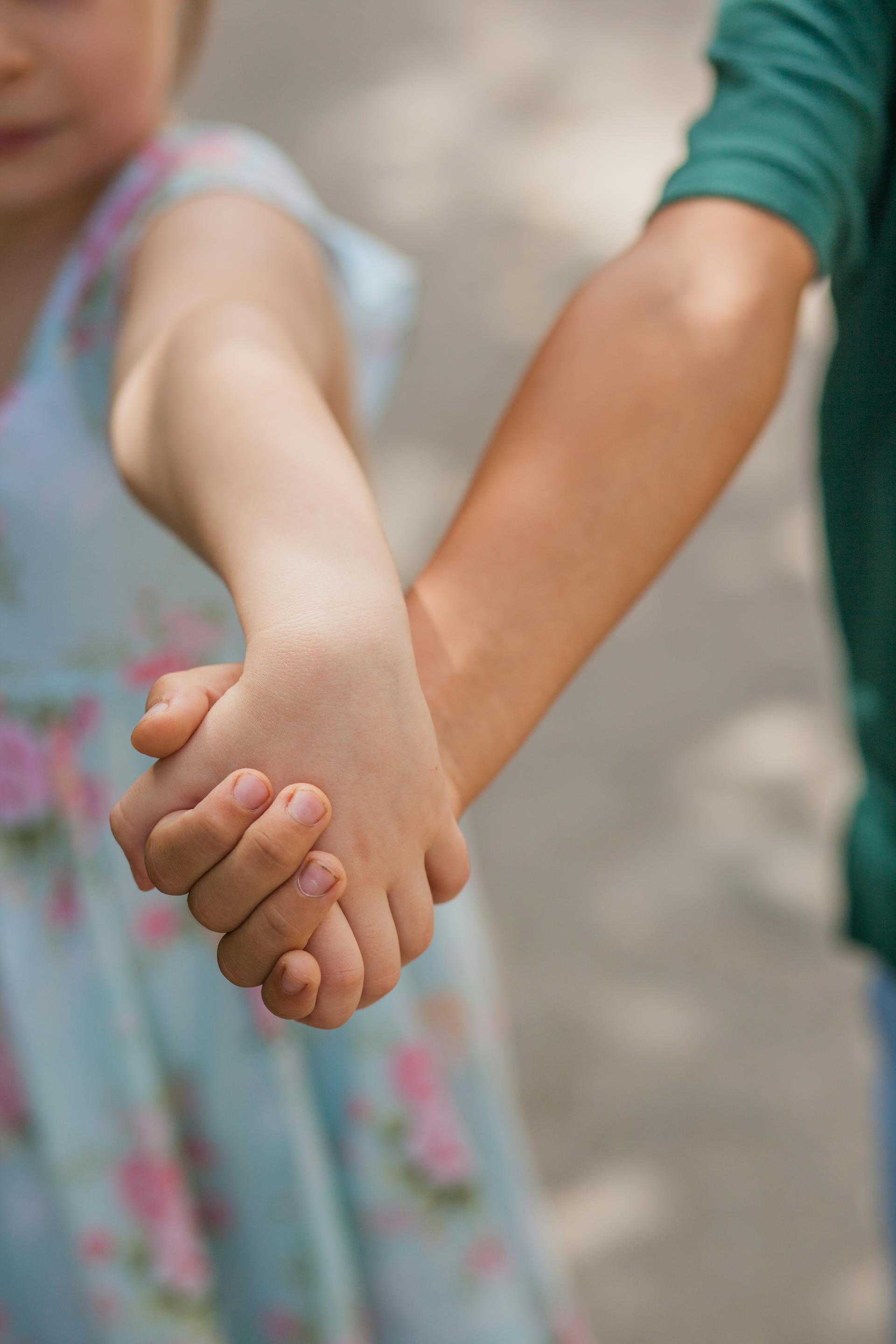 Children holding hands | Source: Pexels