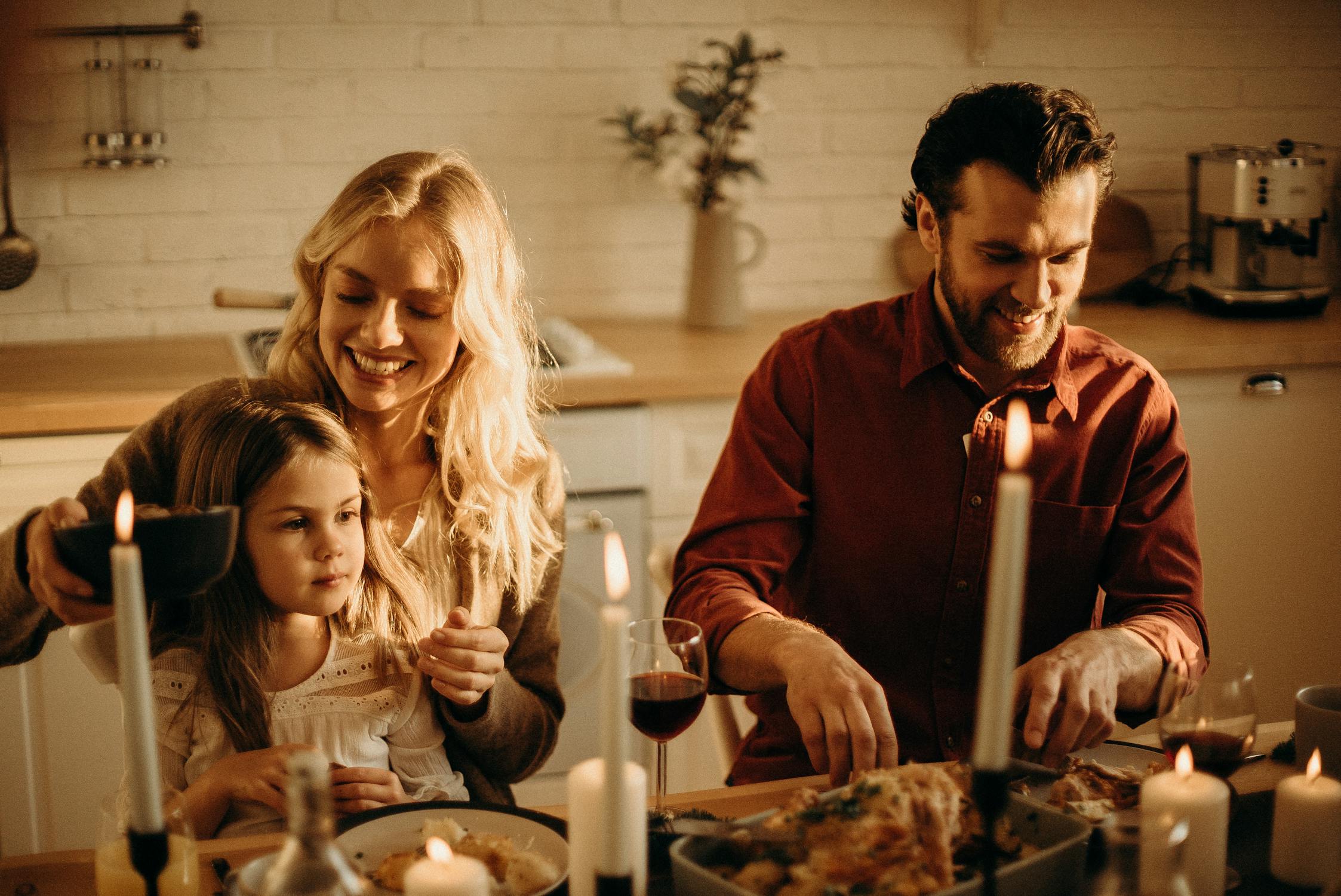 A couple and their daughter | Source: Pexels