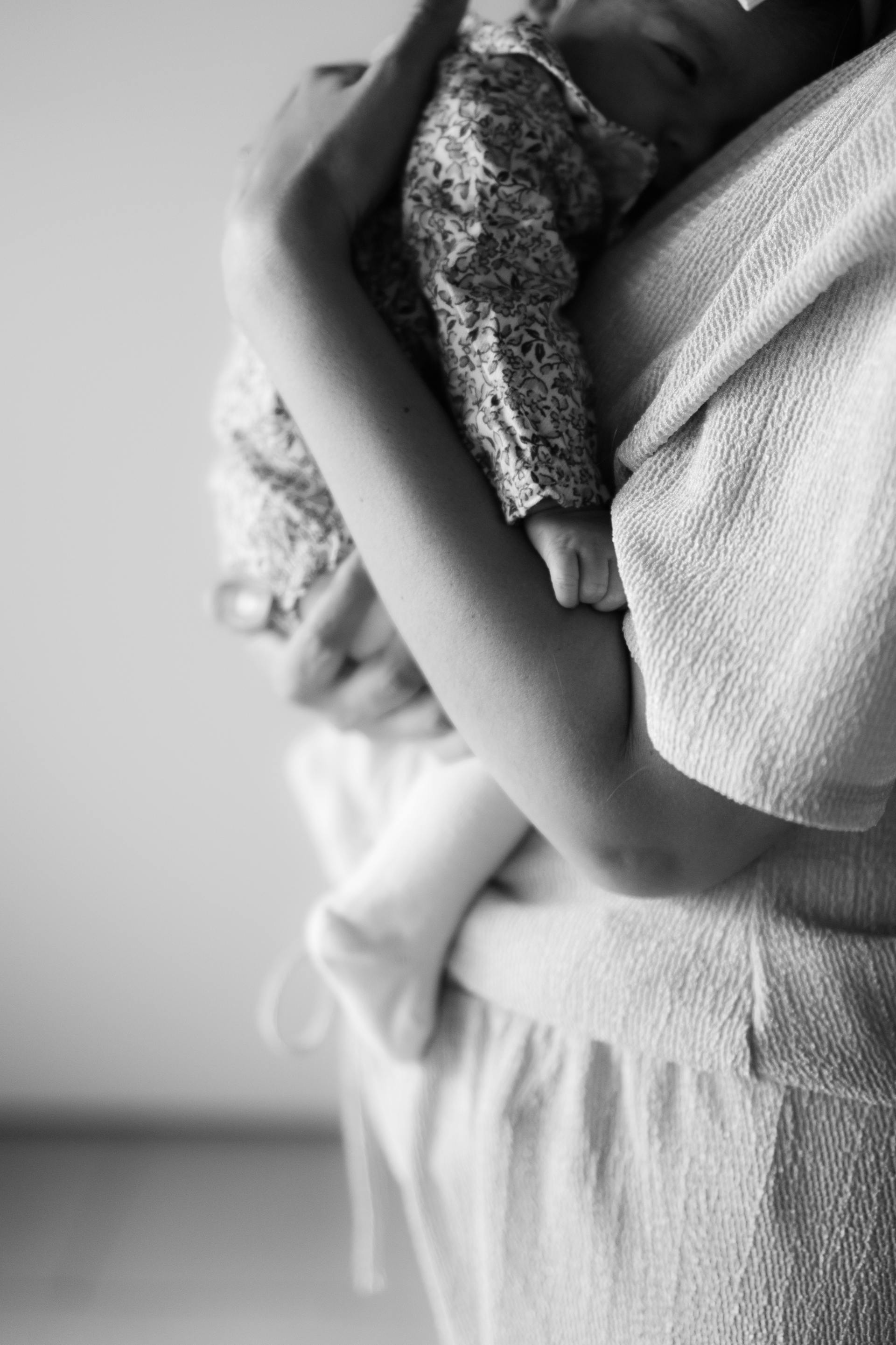 A woman holding a baby | Source: Pexels