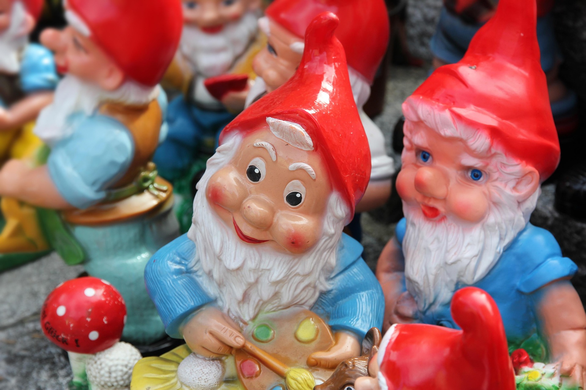 A collection of garden gnomes | Source: Pixabay