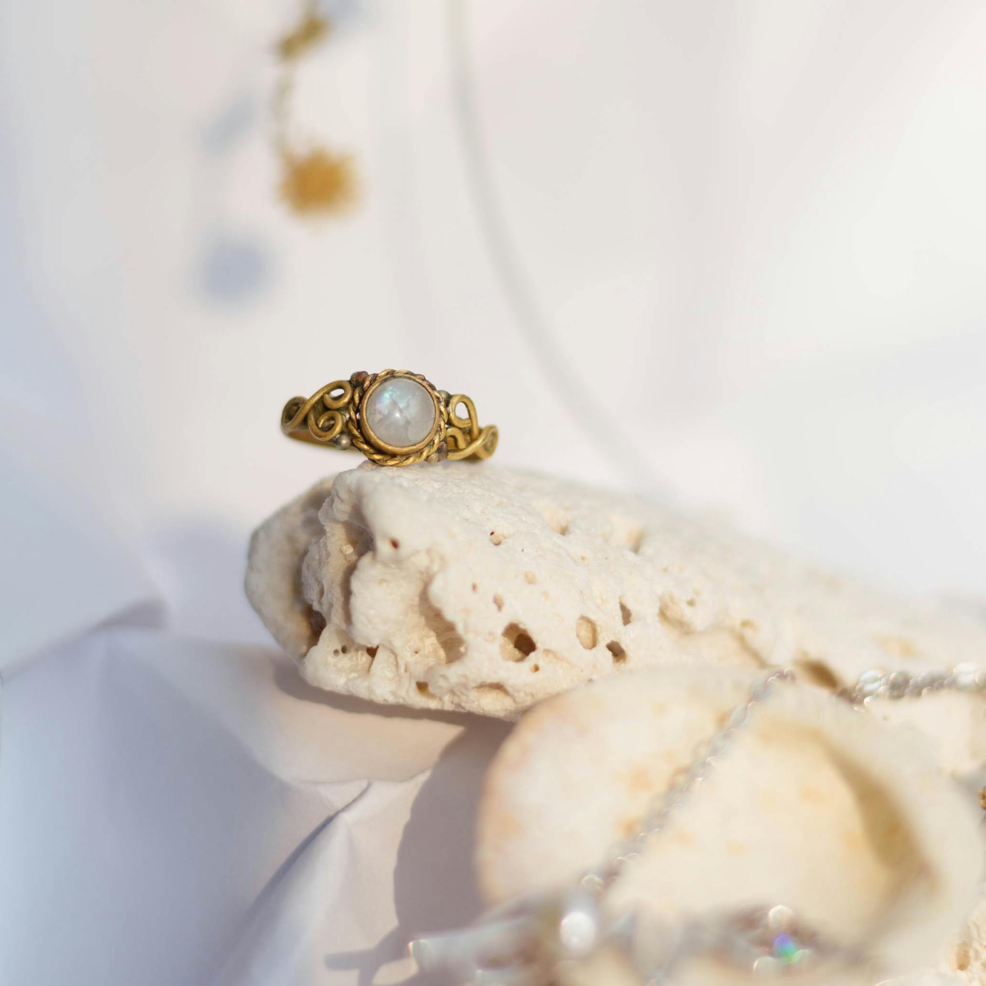 A gold ring | Source: Pexels