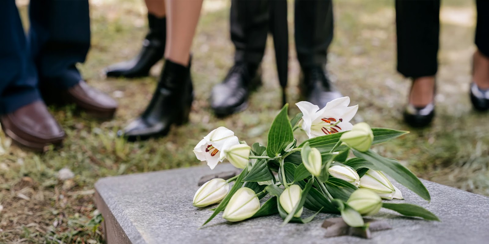 Flowers on the grave | Source: Pexels