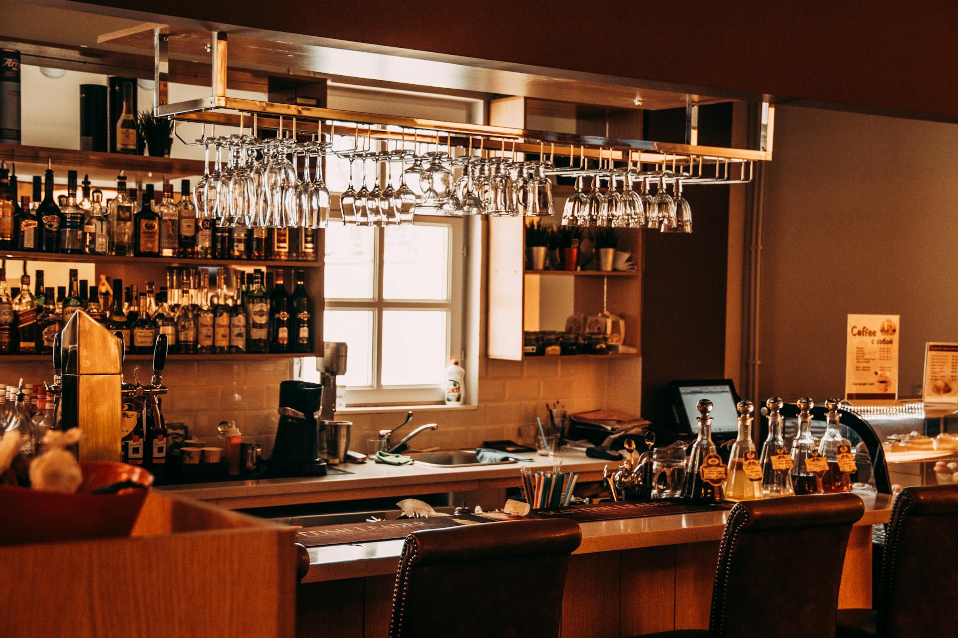 A stylish bar | Source: Pexels