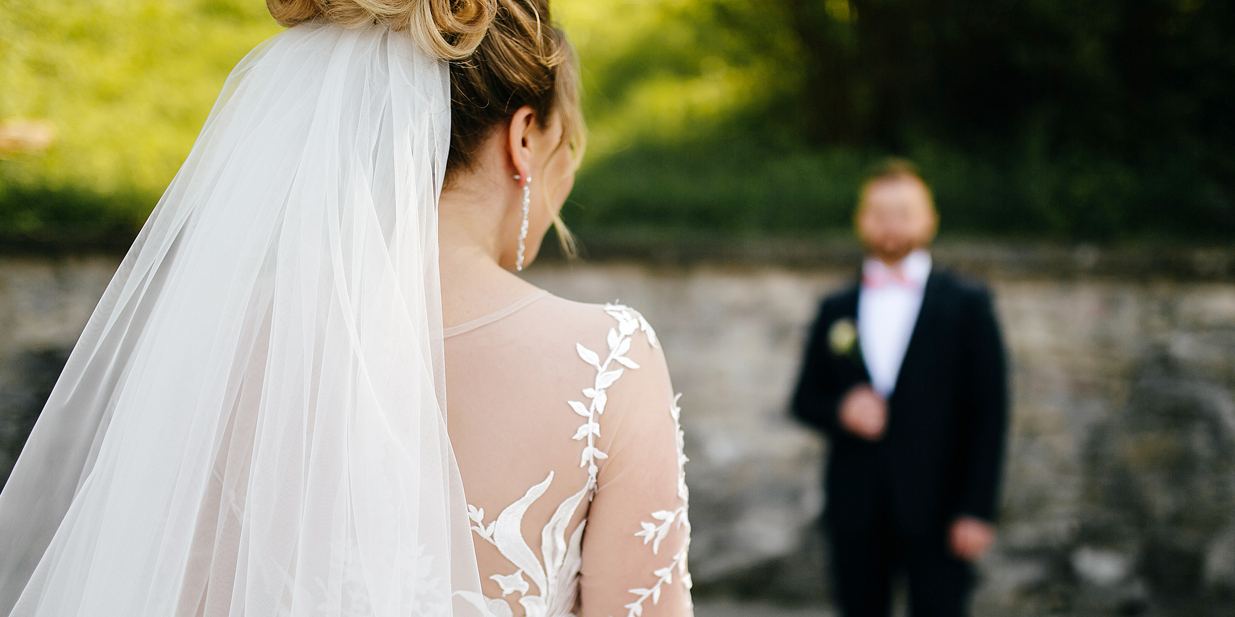 Bride walking down the aisle as the groom waits at the altar | Source: Freepik