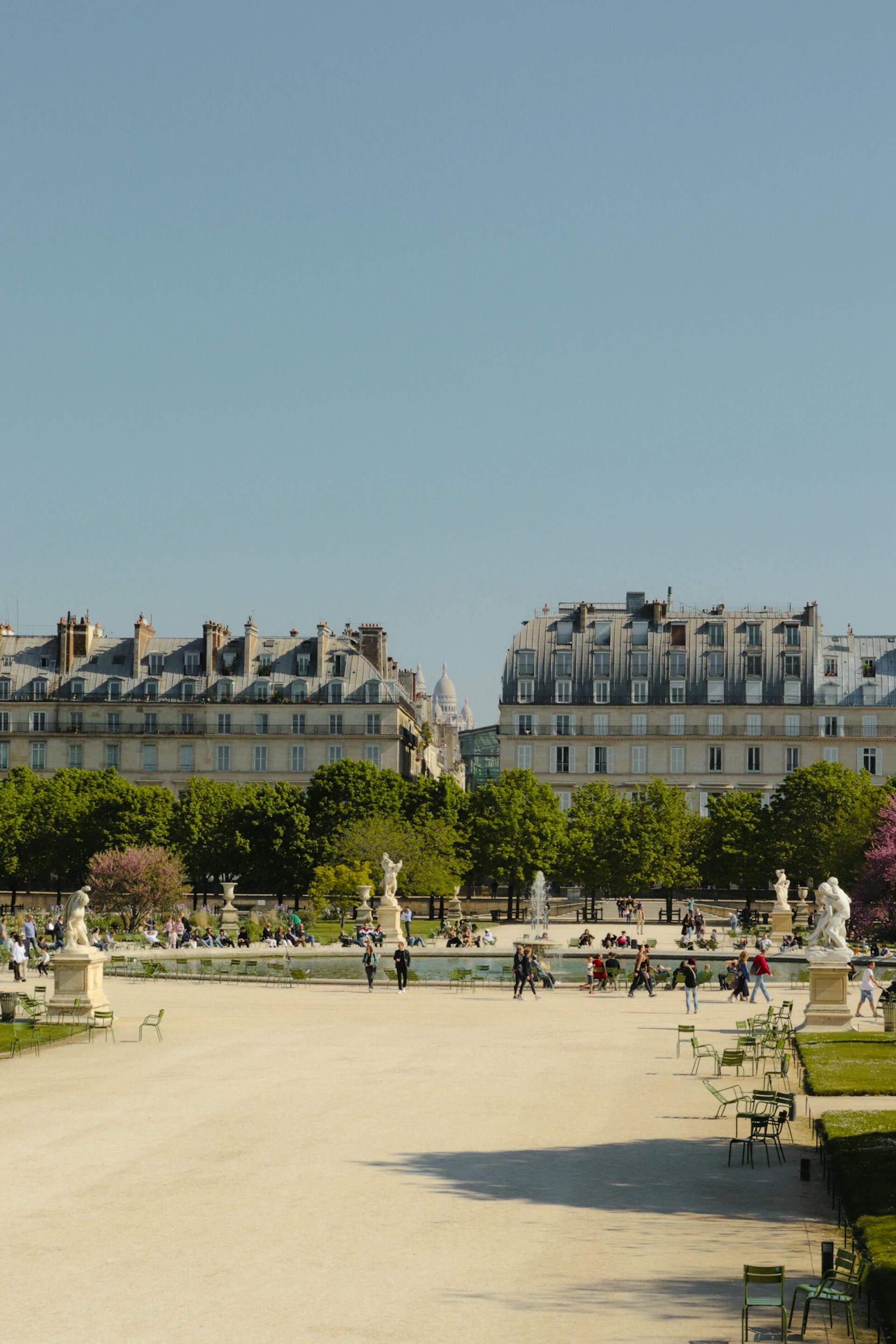 People around a bustling park | Source: Pexels