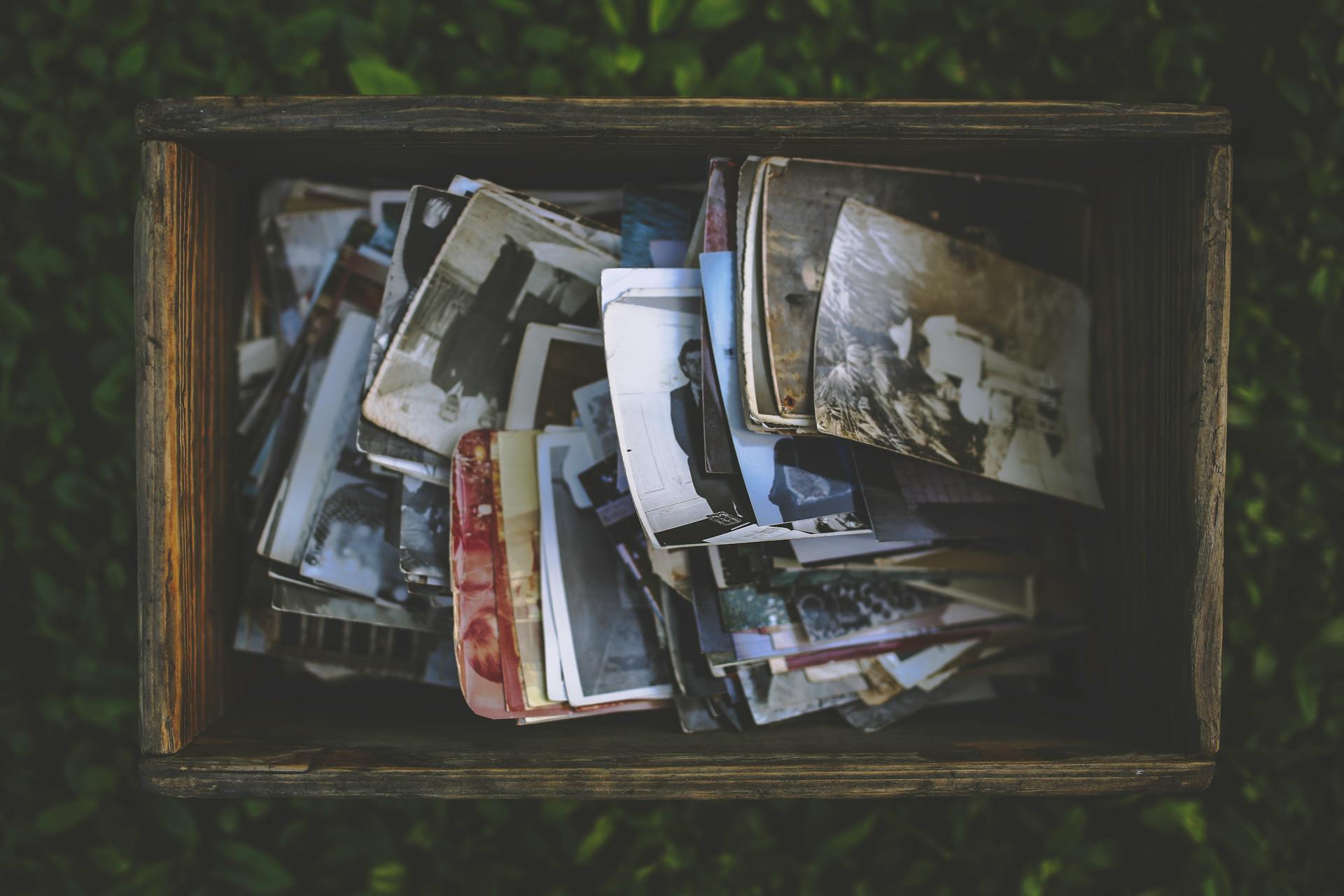 Old photos in a box | Source: Pexels