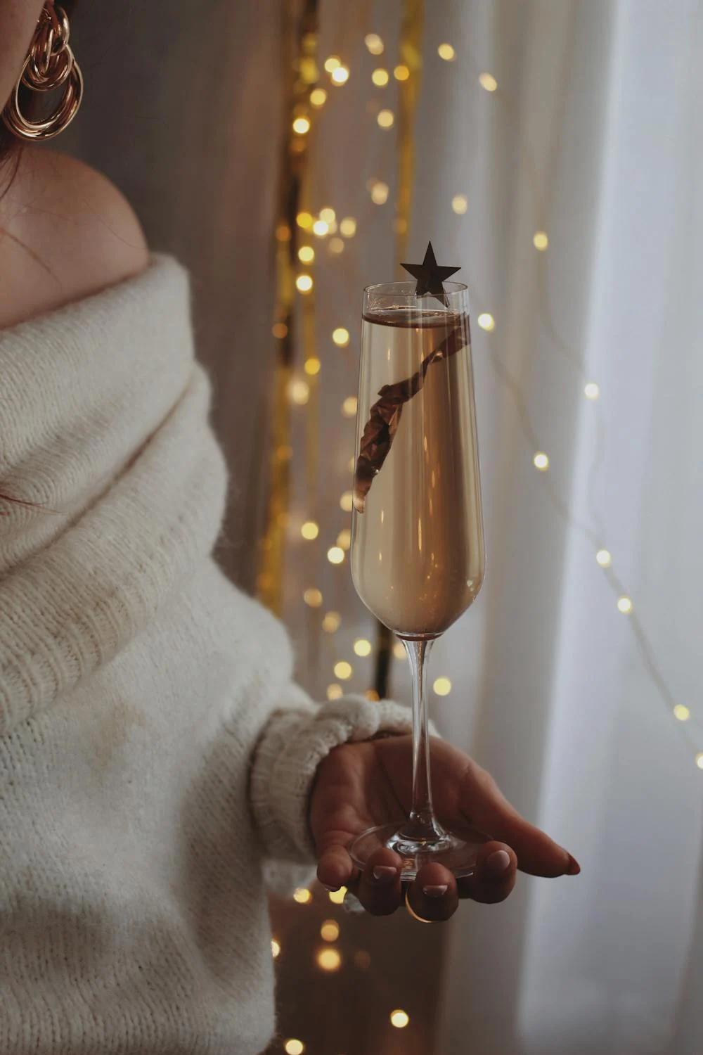 A woman with a champagne glass | Source: Pexels