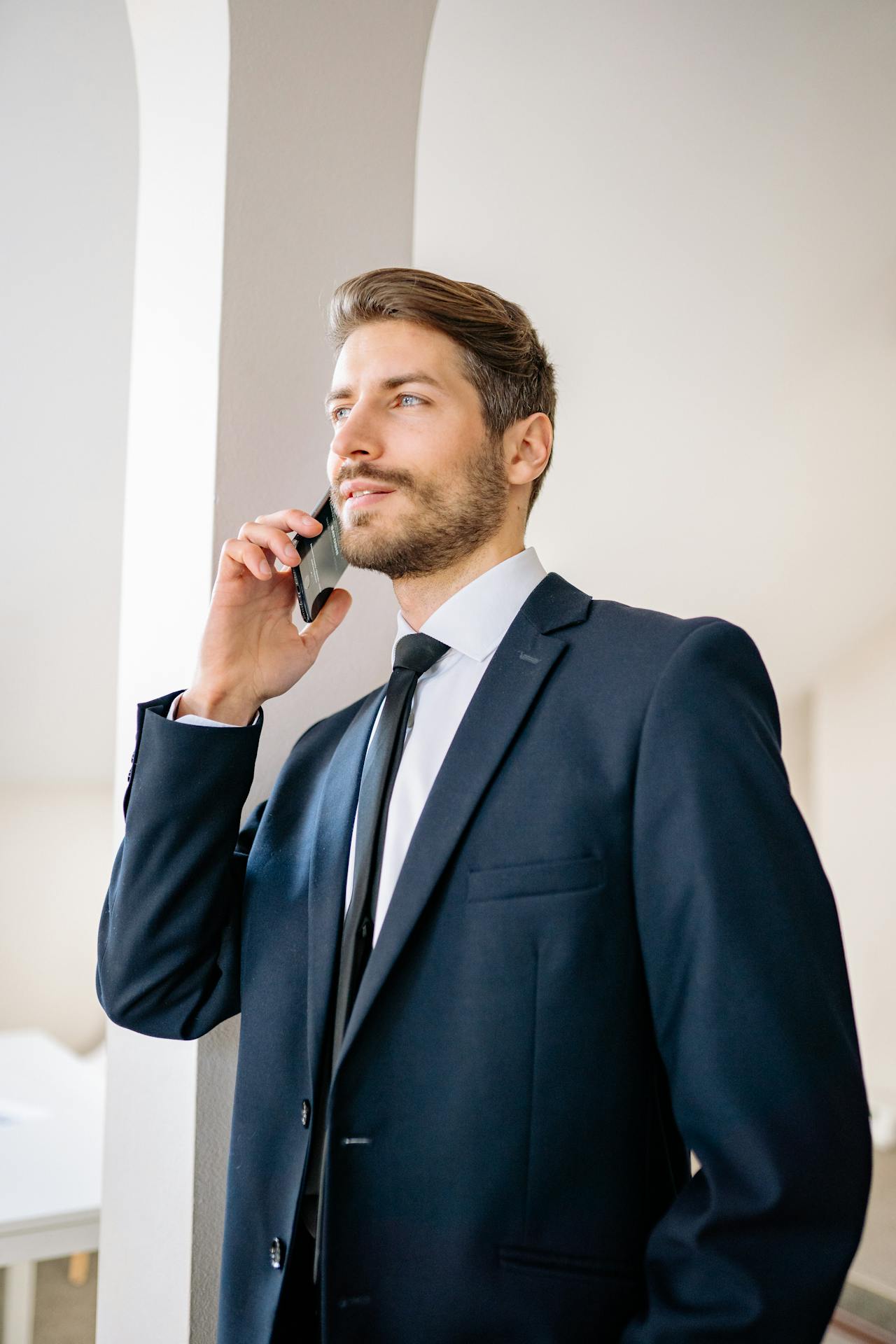 A man talking on the phone | Source: Pexels