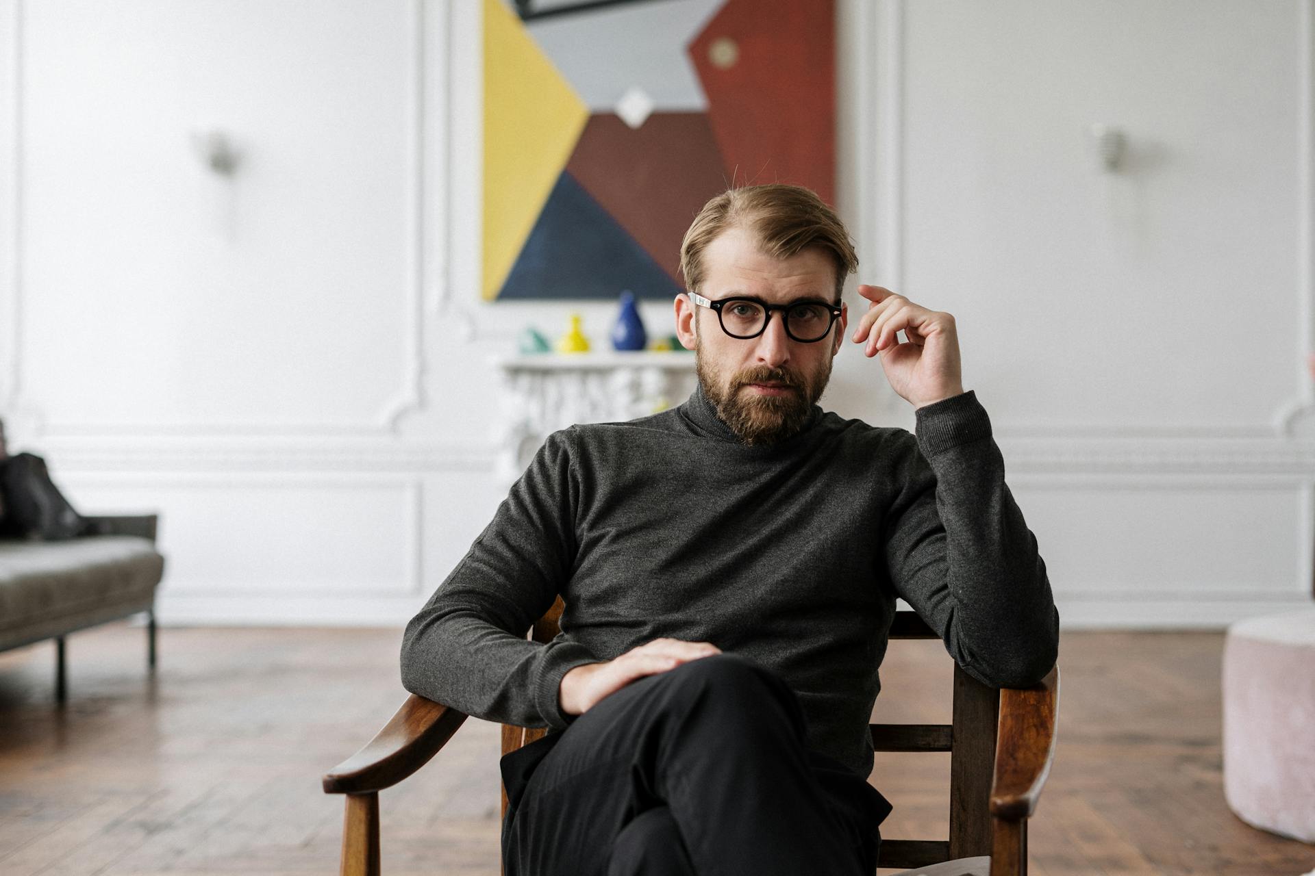 A therapist in his office | Source: Pexels