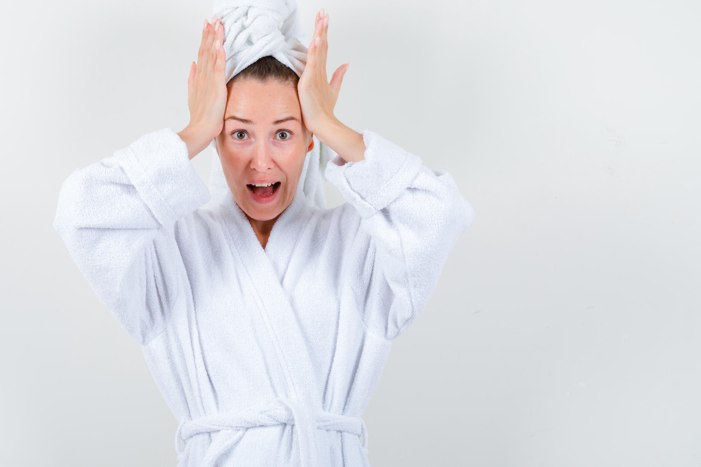 A woman shouting | Source: Freepik