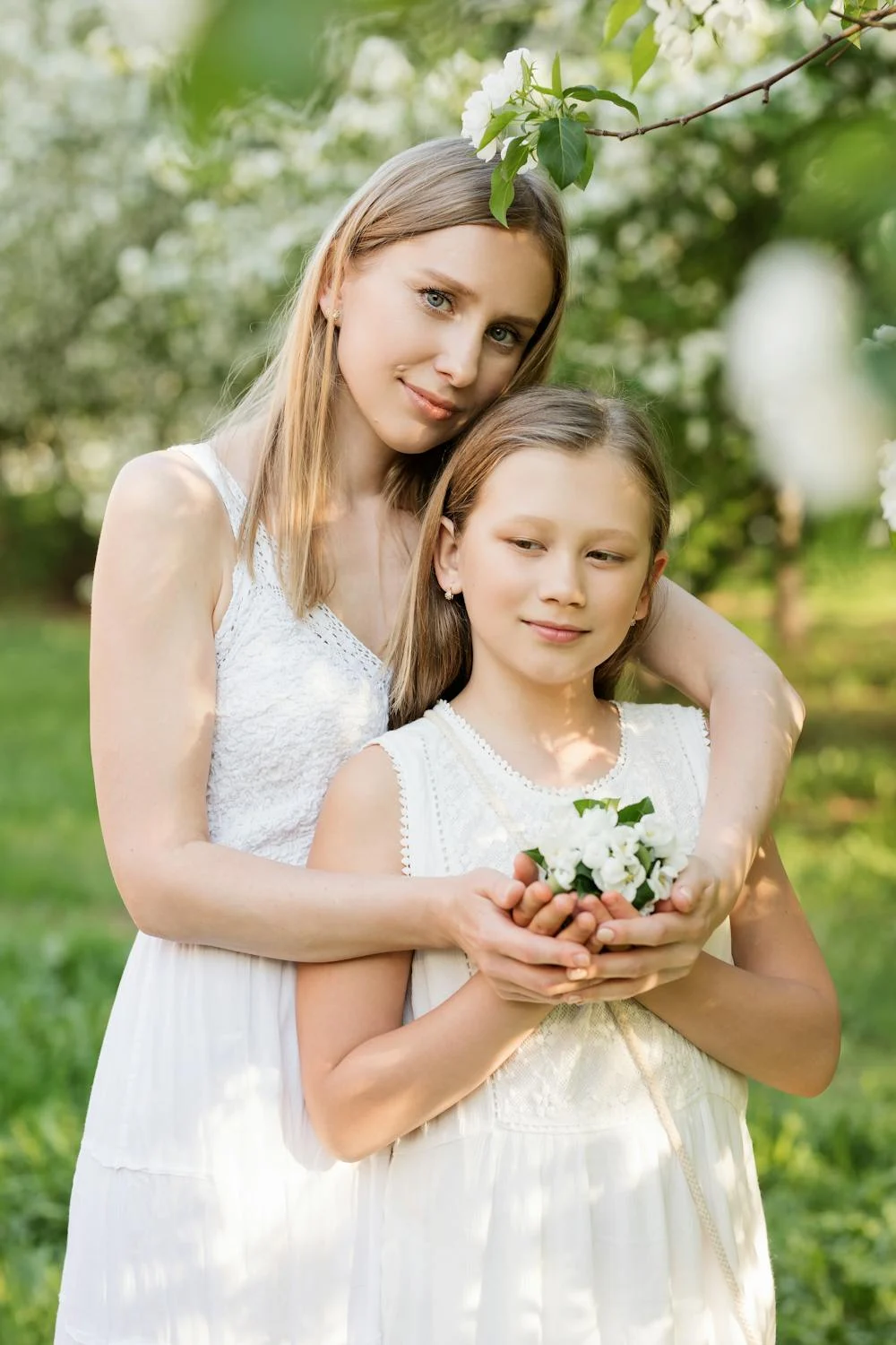 A woman and her daughter in a garden | Source: Pexels