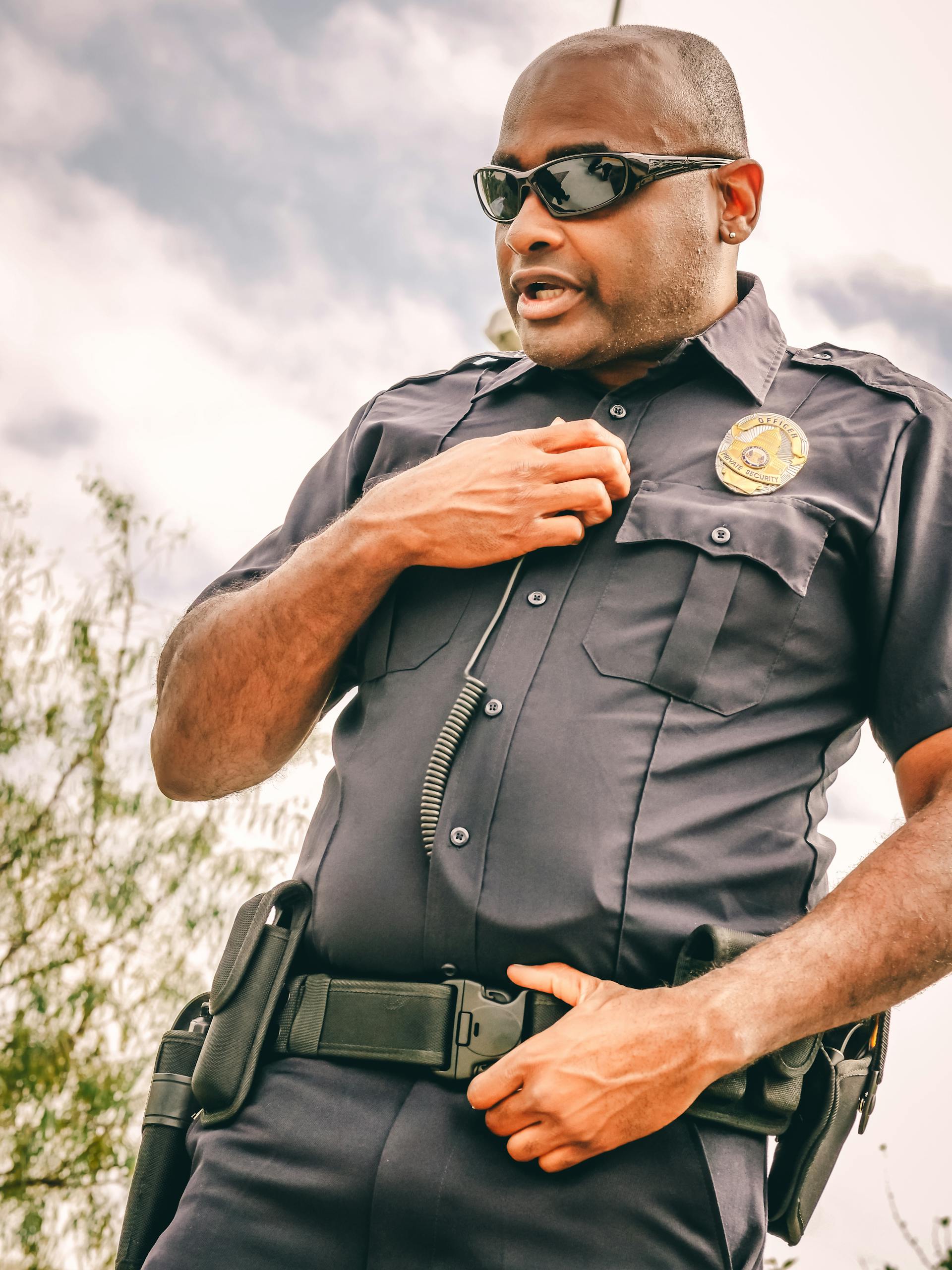 A police officer looking at someone | Source: Pexels