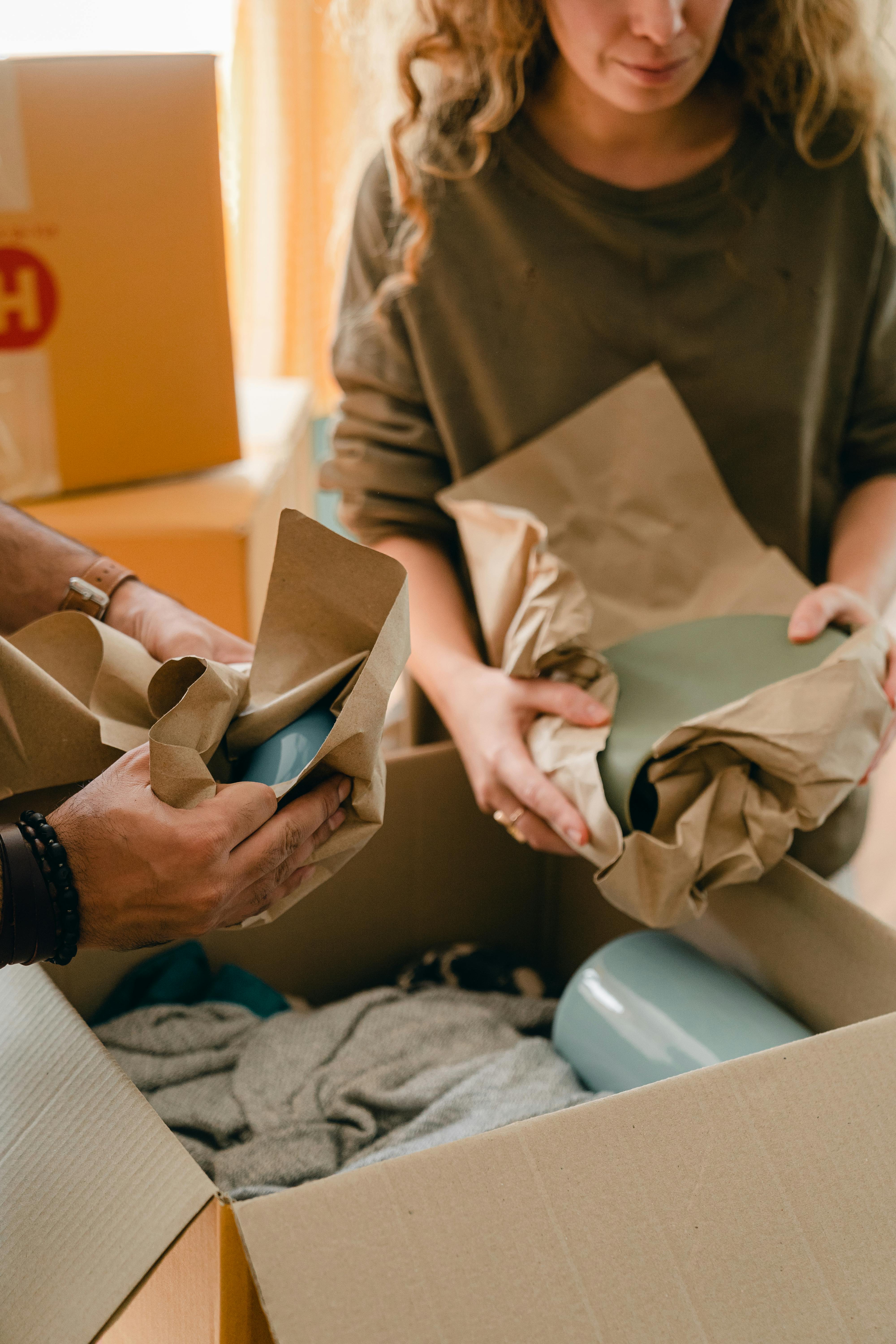A couple packing for a move | Source: Pexels